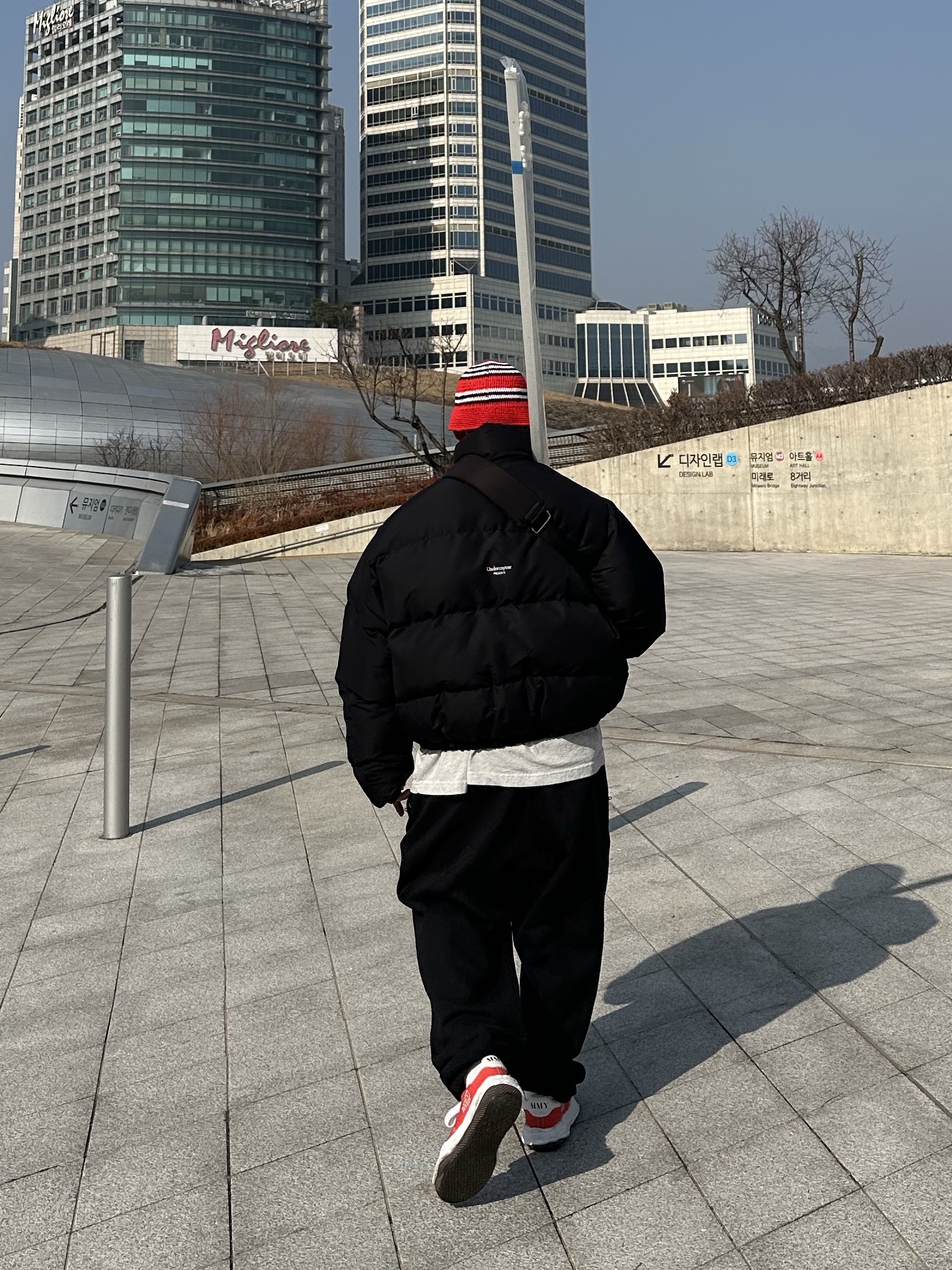 Undermycar Mu.15 Anti Fxxking Logo Play Triple Logo Crop Padding Jacket Black, Nike NRG Solo Swoosh Fleece Pants Black - US/EU 착용 스타일 - 1