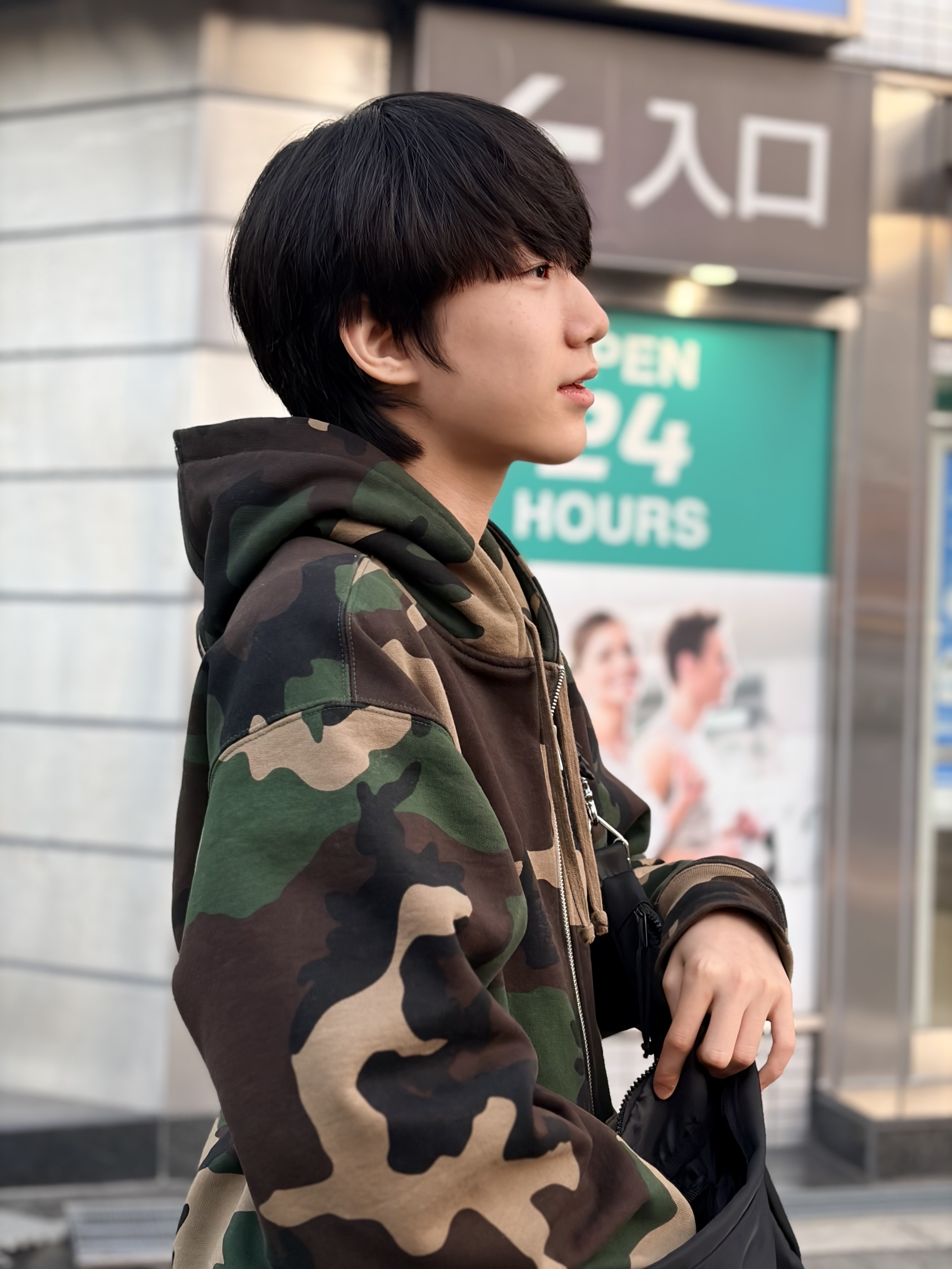 Supreme S Logo Zip Up Hooded Sweatshirt Woodland Camo - 25FW, Supreme x Chicago White Sox Adjustable New Era Pink Camo - 25FW 착용 스타일 - 2