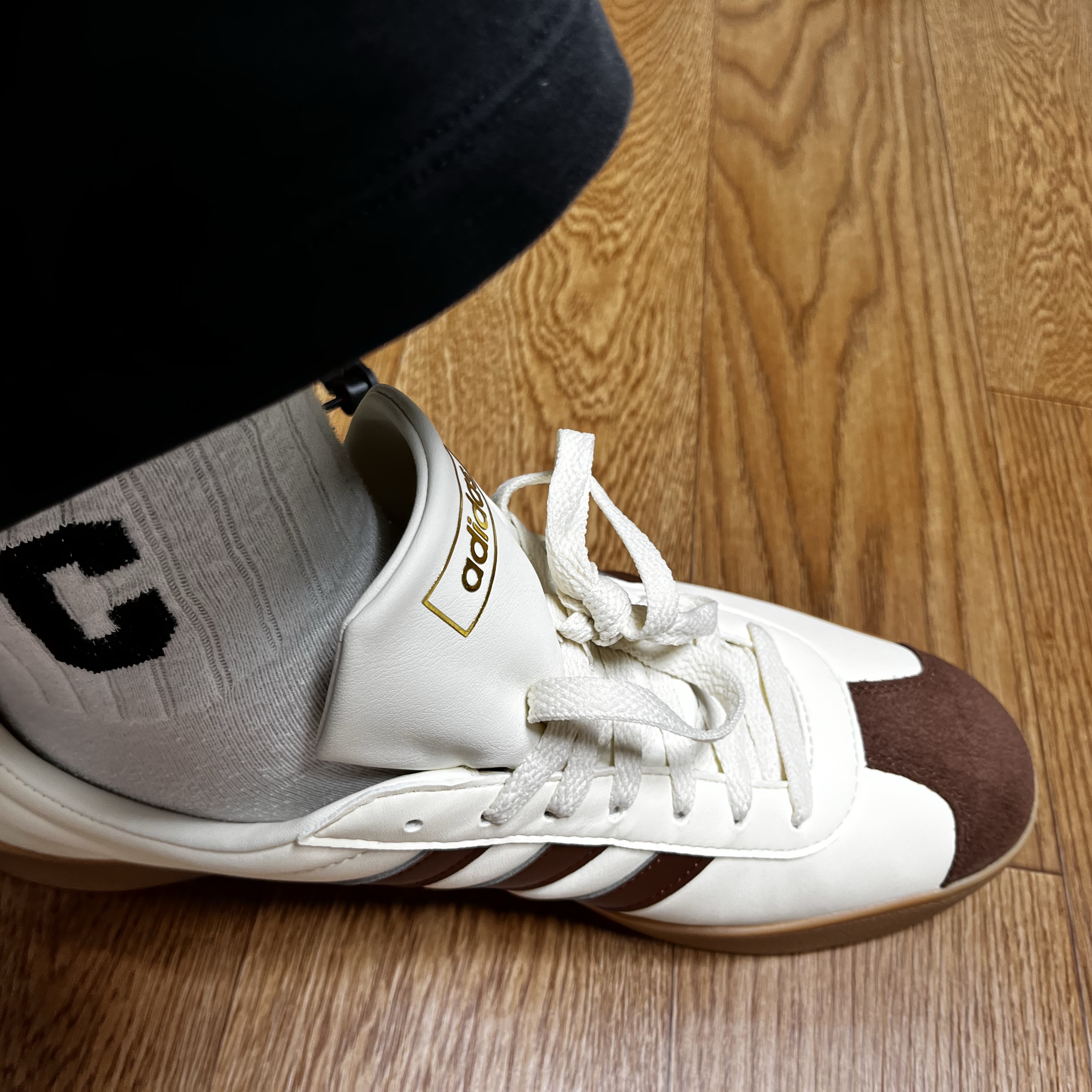 Adidas VL Court 2.0 Cream Brown 착용 스타일