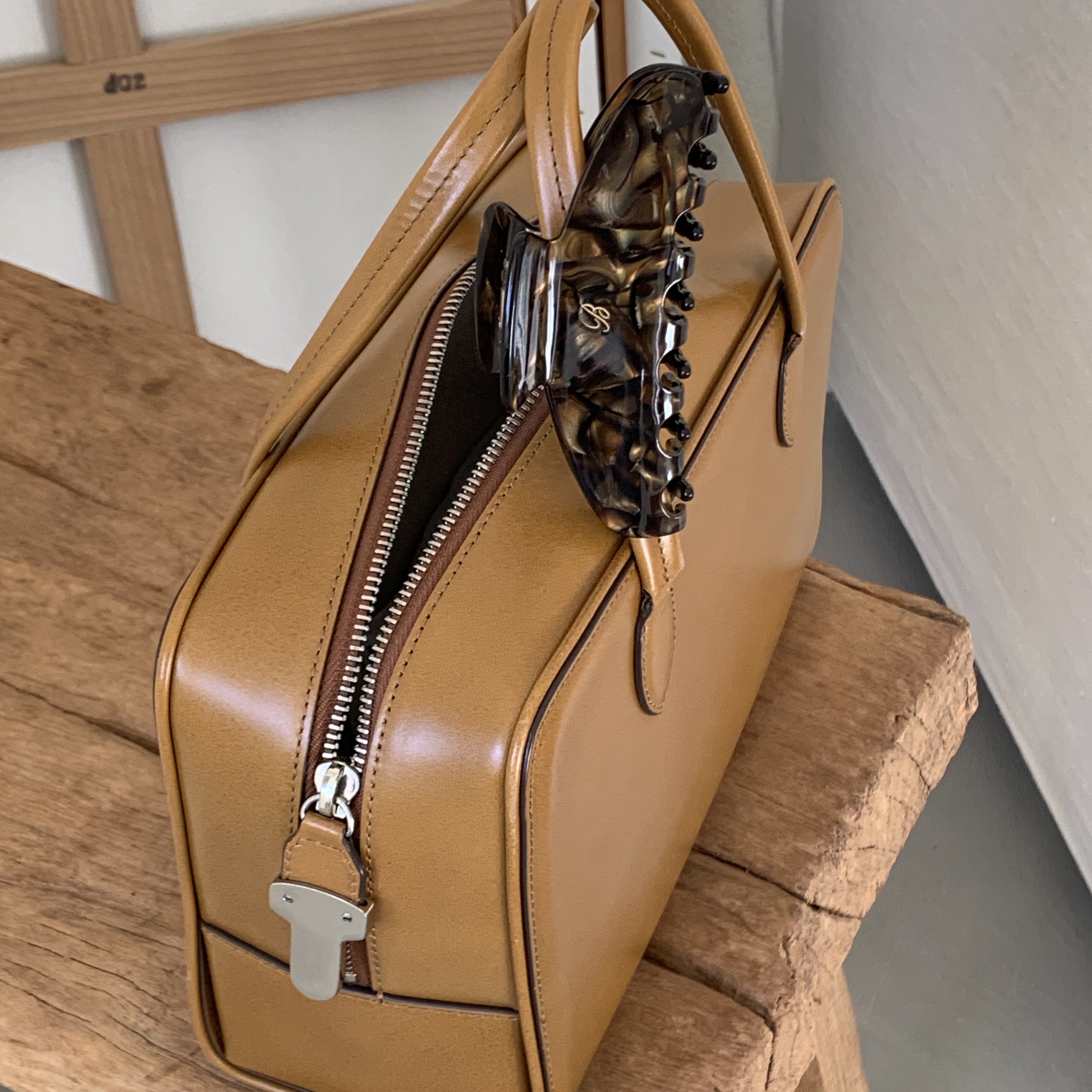 Byweekend Thea Frame Hair Pin Truffle Brown, Byweekend 2mm Round Ring Silver 착용 스타일 - 6