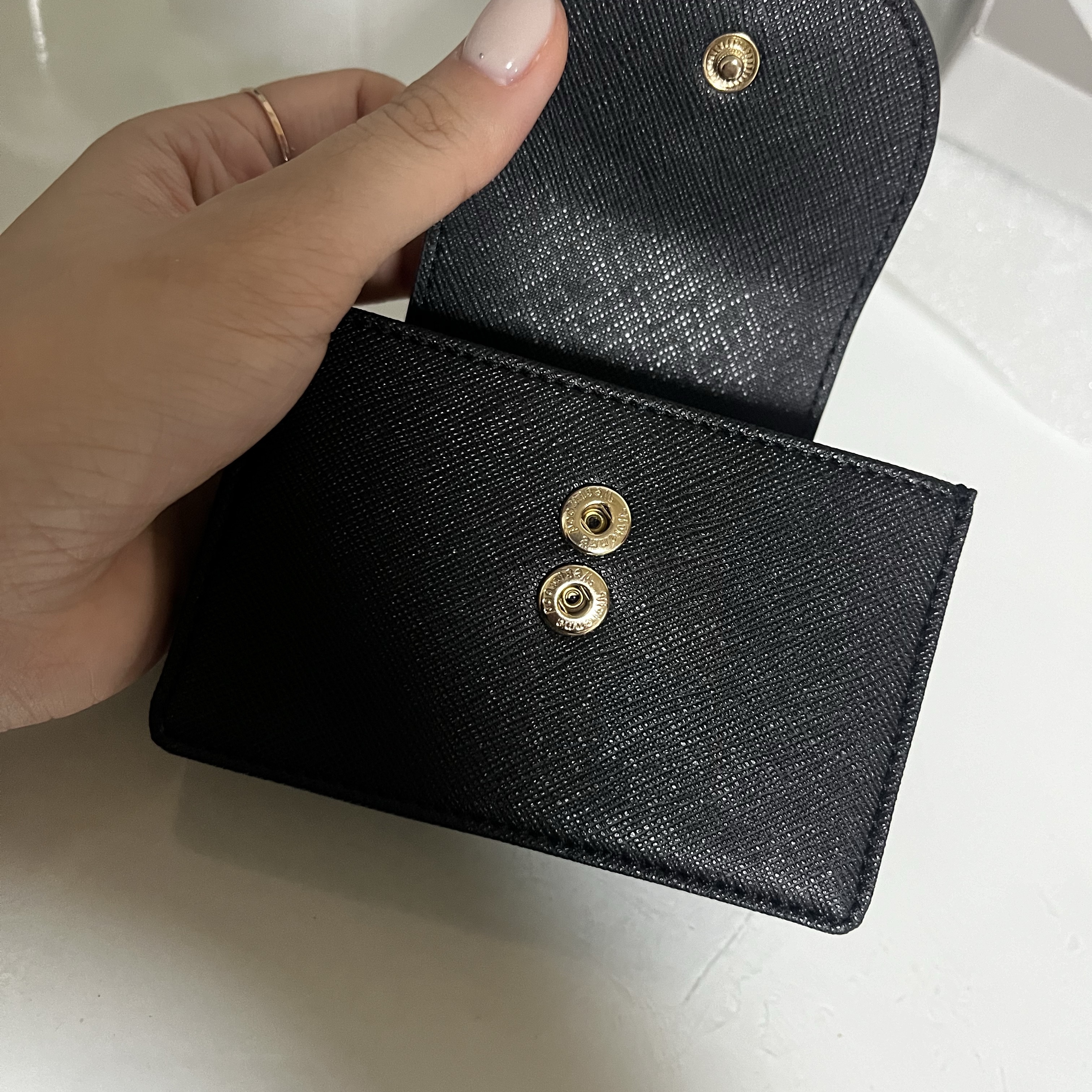 Vivienne Westwood Saffiano Compact Card Holder Black 착용 스타일 - 6