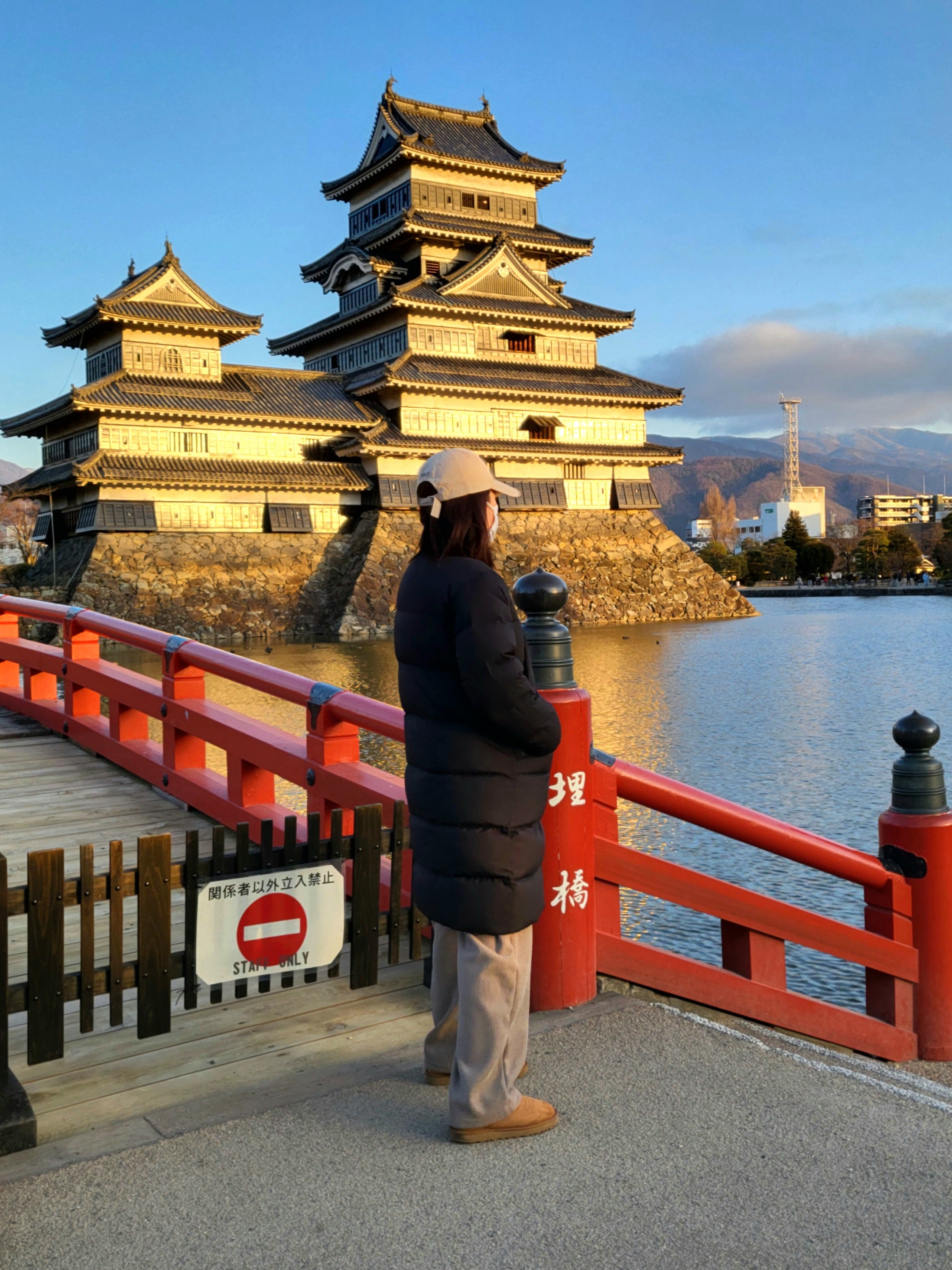 [15%적립] Polo Ralph Lauren Cotton Chino Baseball Cap Nubuck Relay Blue - 25SS, (W) UGG Classic Ultra Mini Boots Sand 착용 스타일