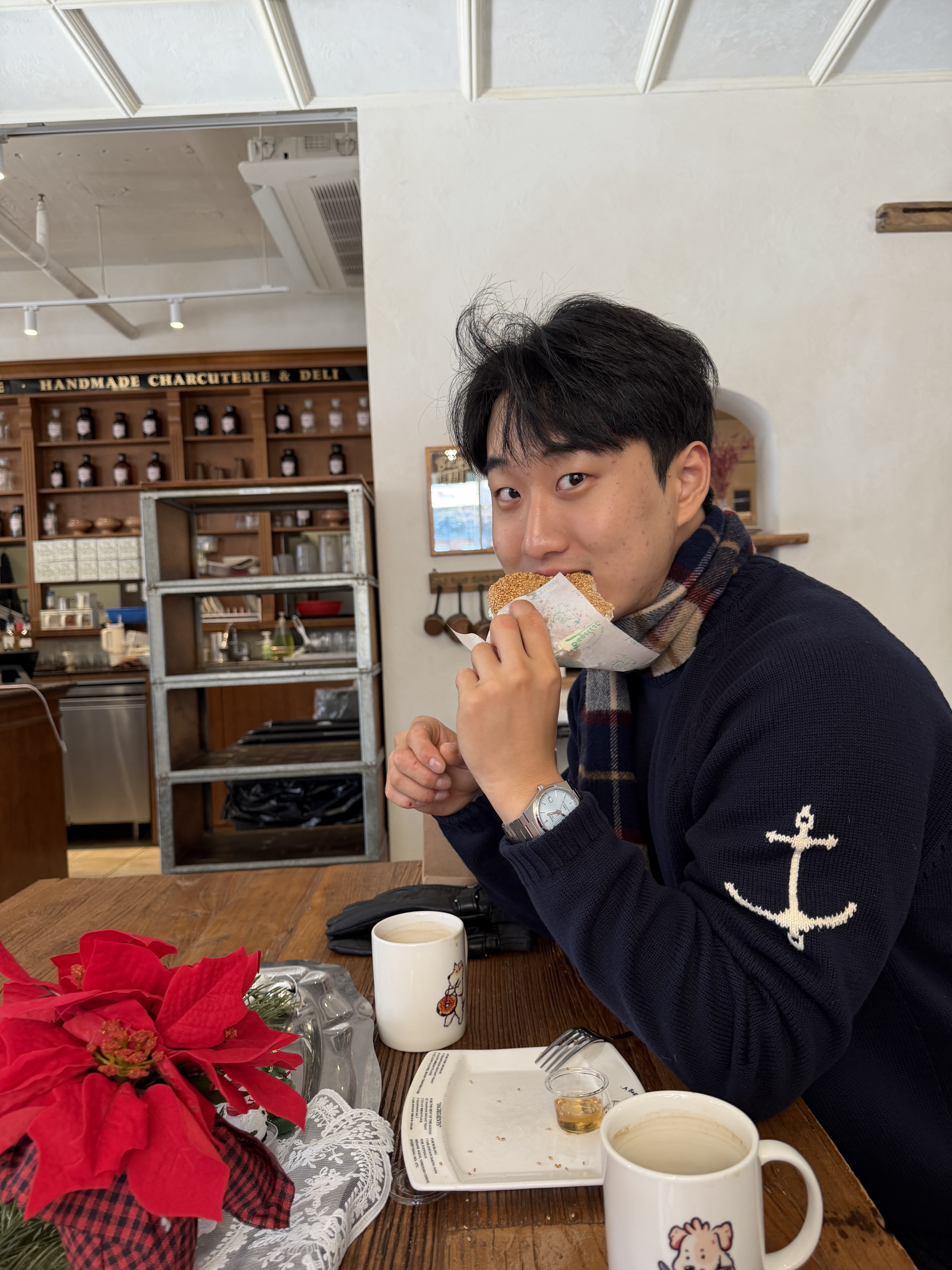 Guernsey Woollens Raglan Crewneck Cotton Sweater Navy, Tissot PRX Powermatic 80 40mm Steel Ice Blue 착용 스타일