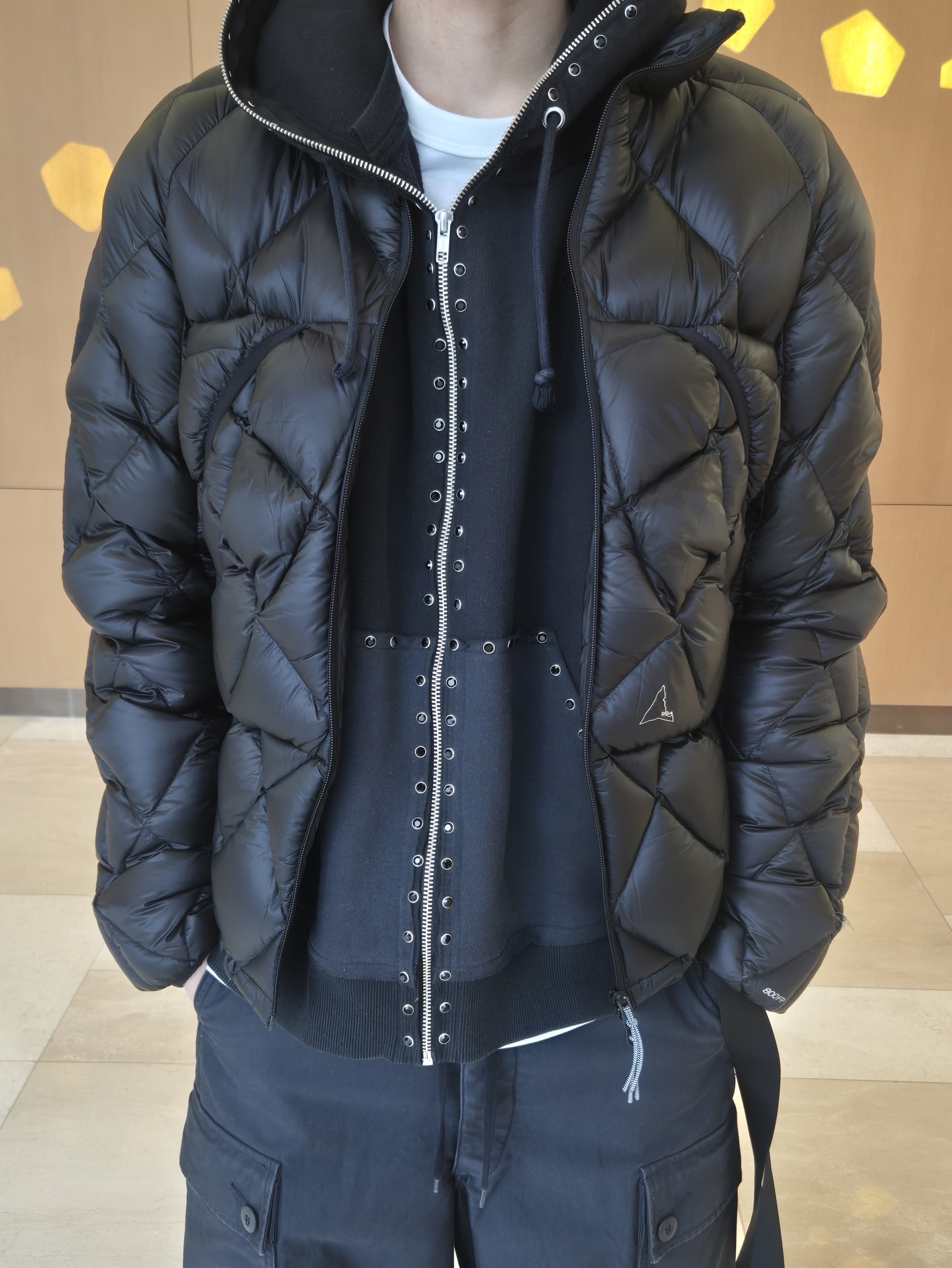 DISCOVERED Stud's Sweat Hoodie Black - 25FW 착용 스타일 - 1