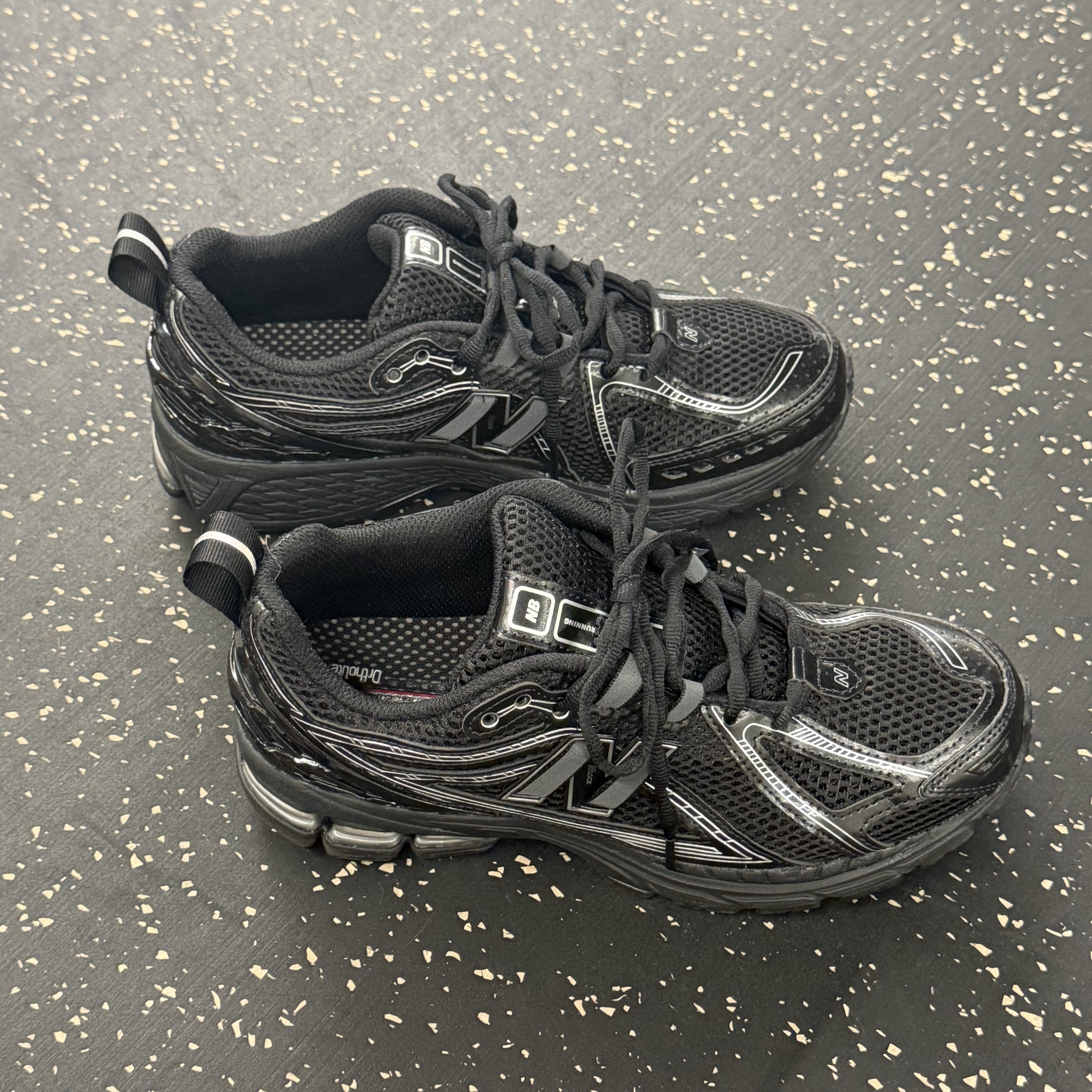 New Balance 1906R Black Silver Metallic 착용 스타일