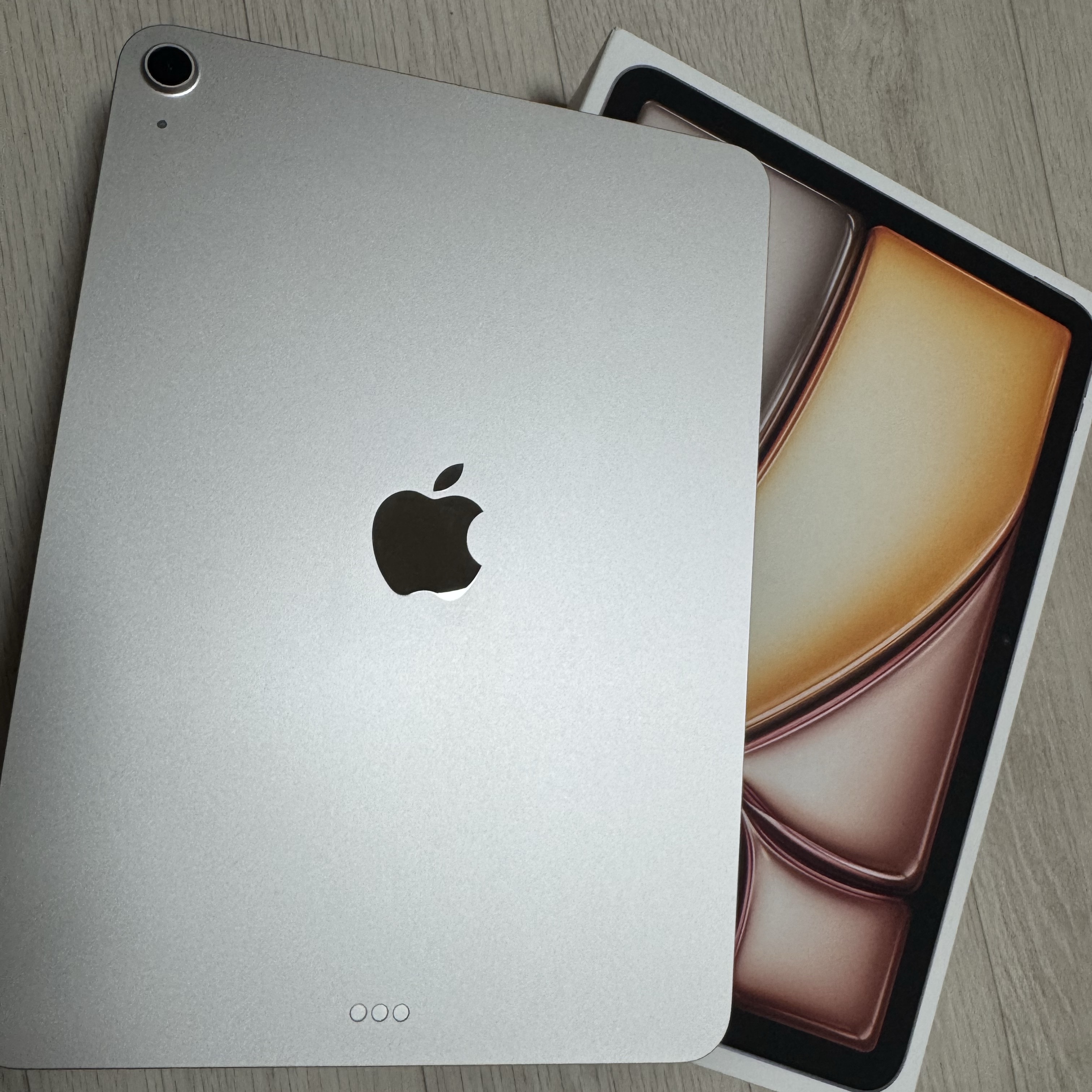 Apple iPad Air 7th Gen 11-inch Wifi 128GB Starlight (Korean Ver.) 착용 스타일 - 1