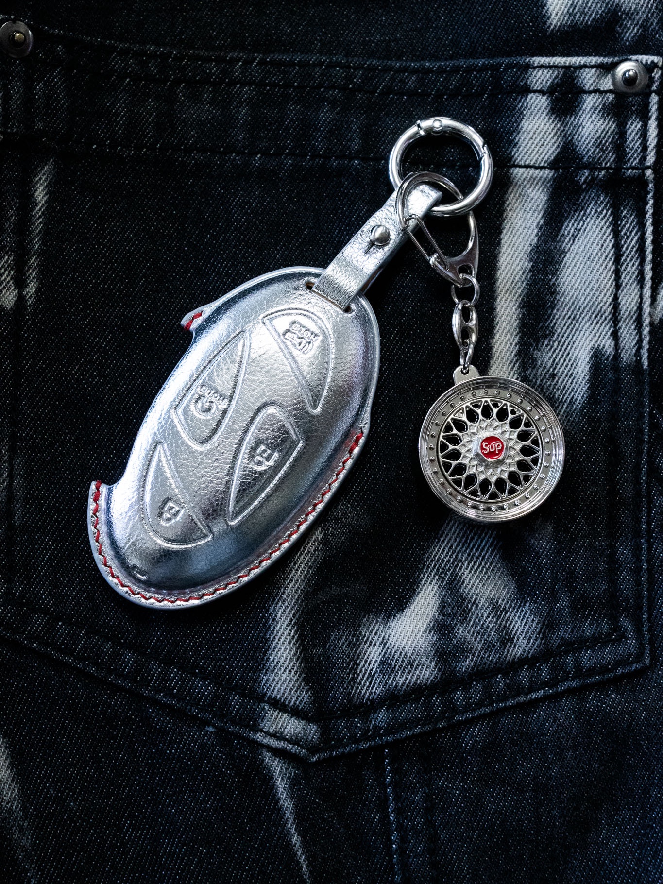 Supreme x BBS RS Rim Keychain Chrome - 25FW 착용 스타일 - 1