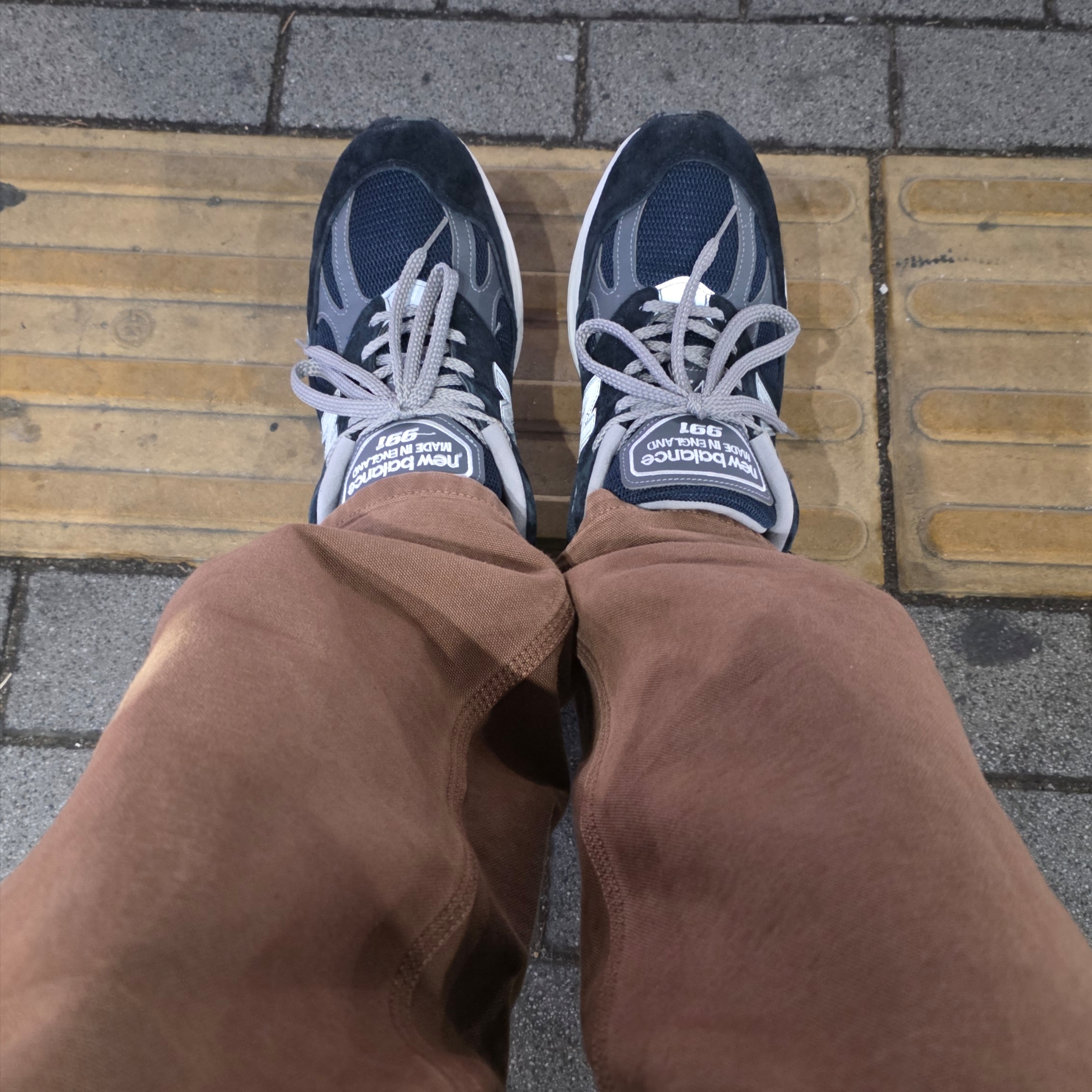 New Balance 991v2 Made in UK Dark Navy Smoked Pearl 착용 스타일