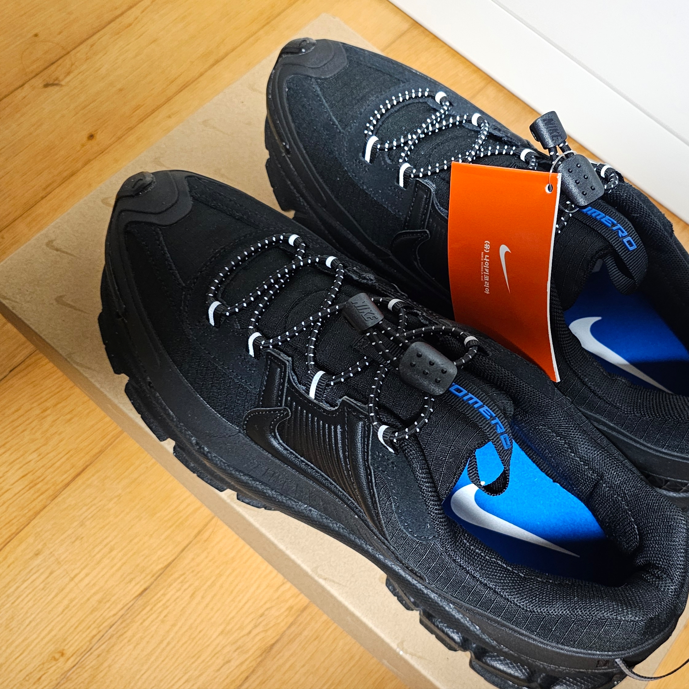 Nike Zoom Vomero Roam Black Racer Blue 착용 스타일