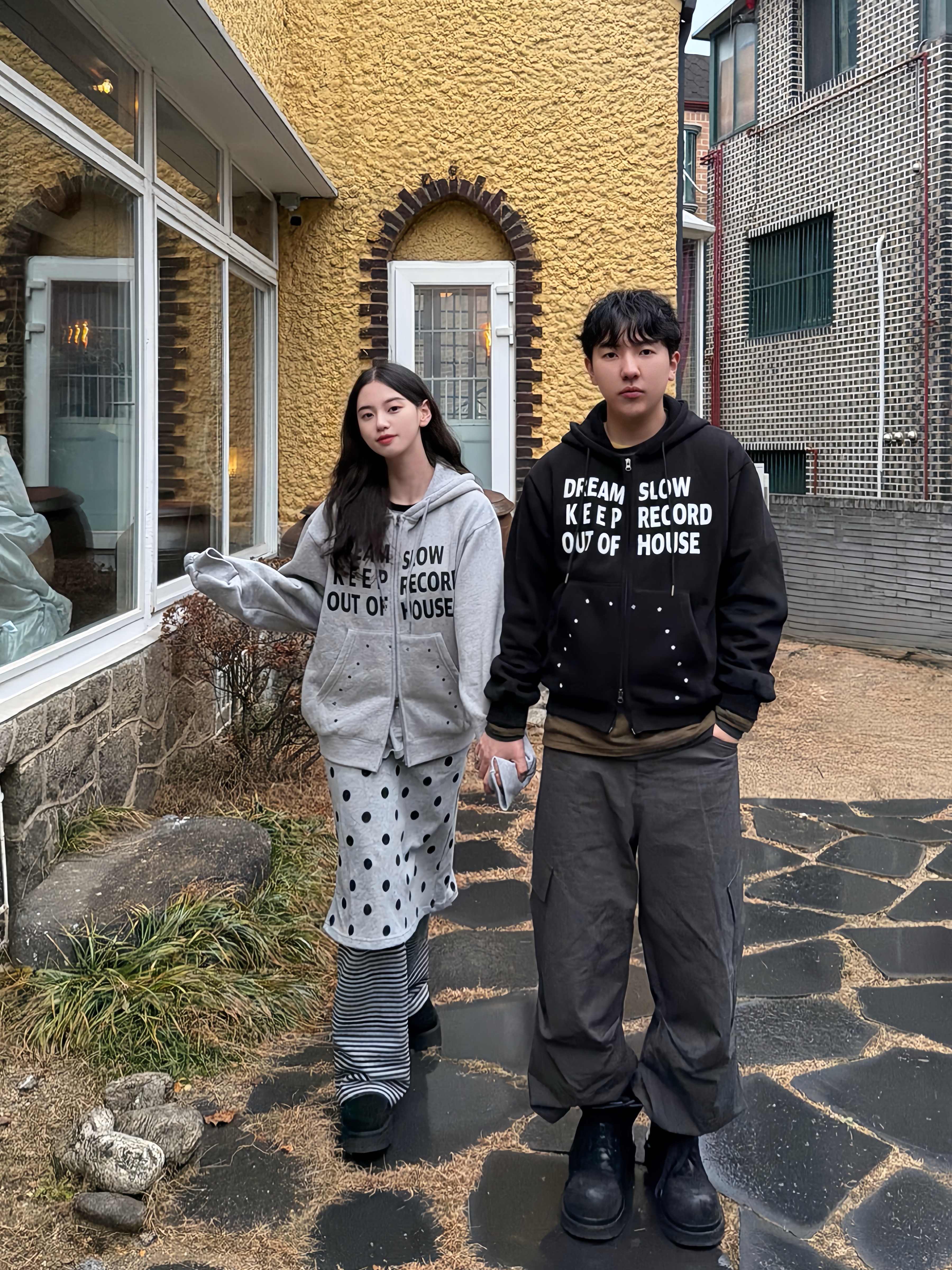 SLOW RECORD HOUSE Typo Star Hood Zip-Up Grey, SLOW RECORD HOUSE Typo Star Hood Zip-up Black 착용 스타일 - 5