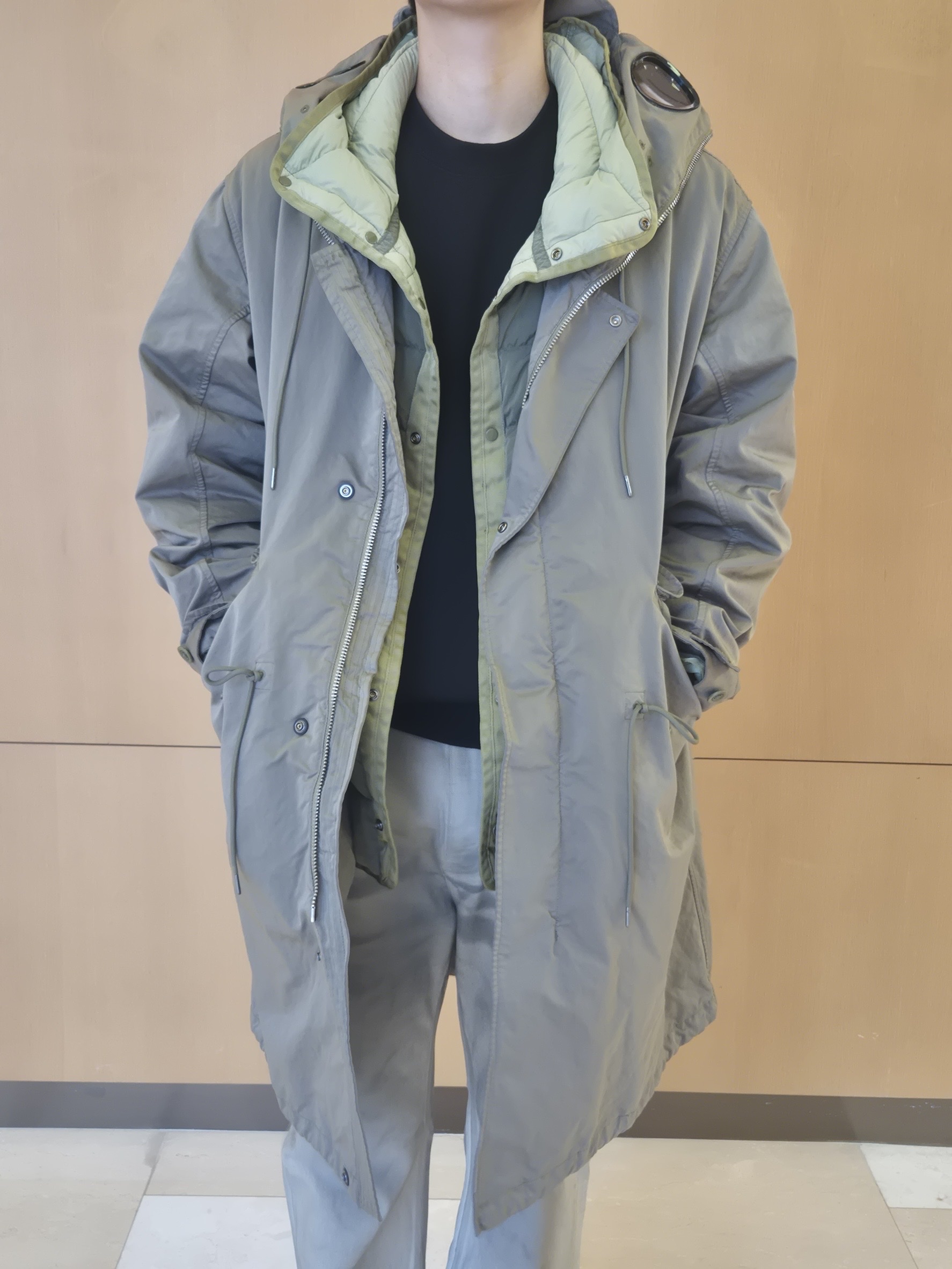 C.P. Company Micro Kei Explorer Fishtail Parka Elmwood Green - 25FW 착용 스타일 - 9