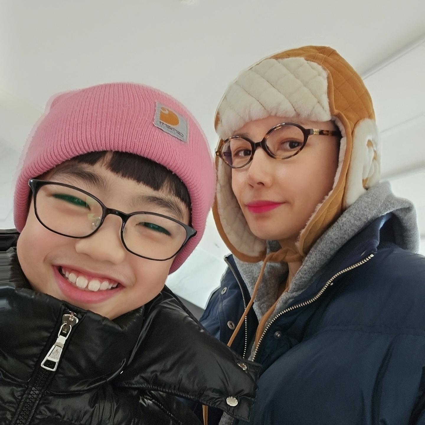 Chanel Hat Lambskin Beige, (W) Miu Miu Regard Sunglasses Blue Lenses Honey Tortoiseshell Acetate Standard fit 착용 스타일 - 1
