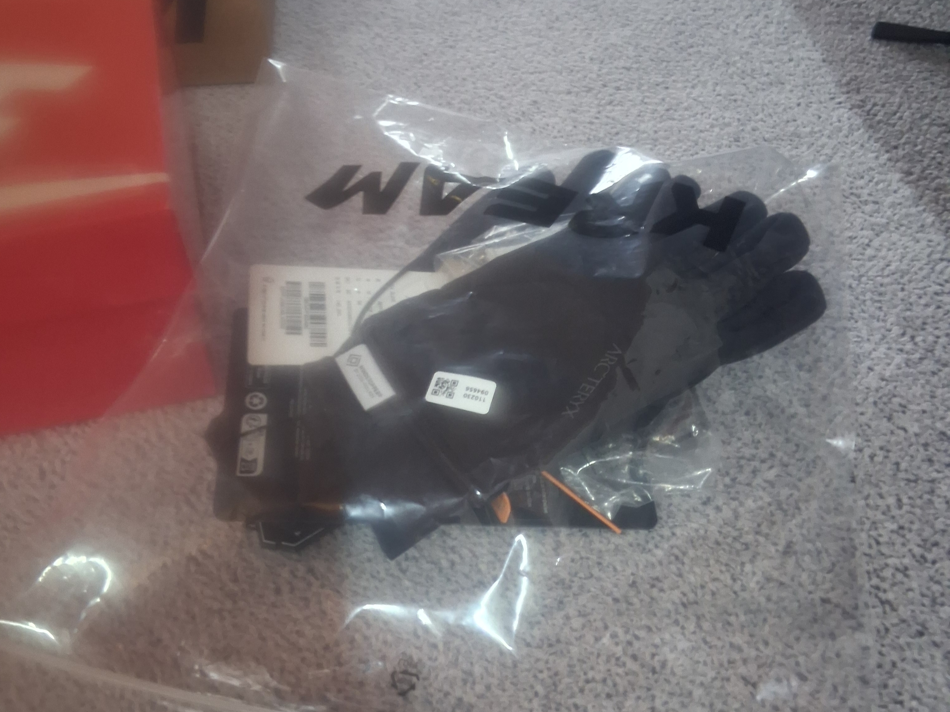 Arc'teryx Venta Glove Black 착용 스타일