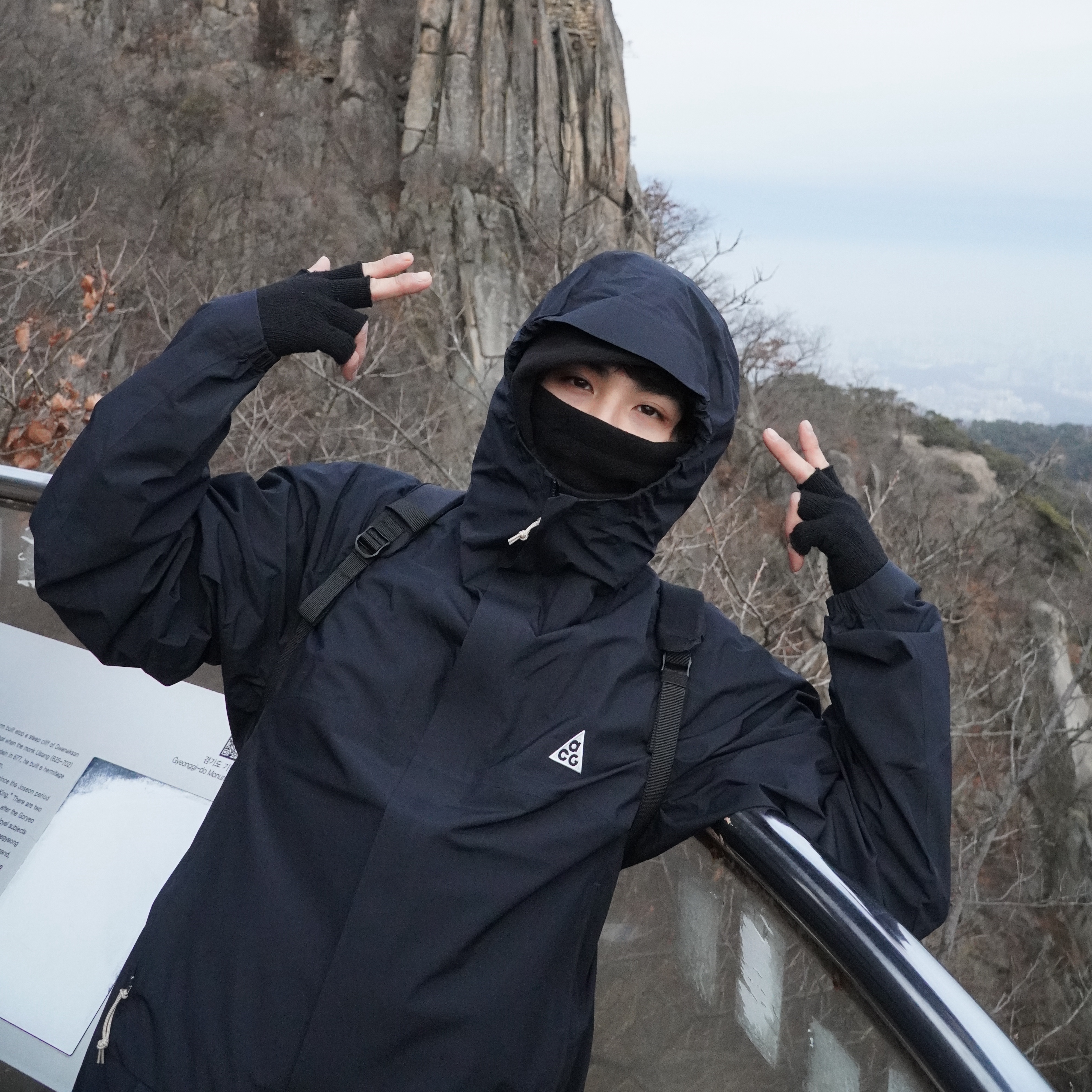 Nike ACG Storm-Fit ADV Cascade Rains Full Zip Jacket Black - Asia, The North Face Borealis Mini Backpack Black 착용 스타일 - 2