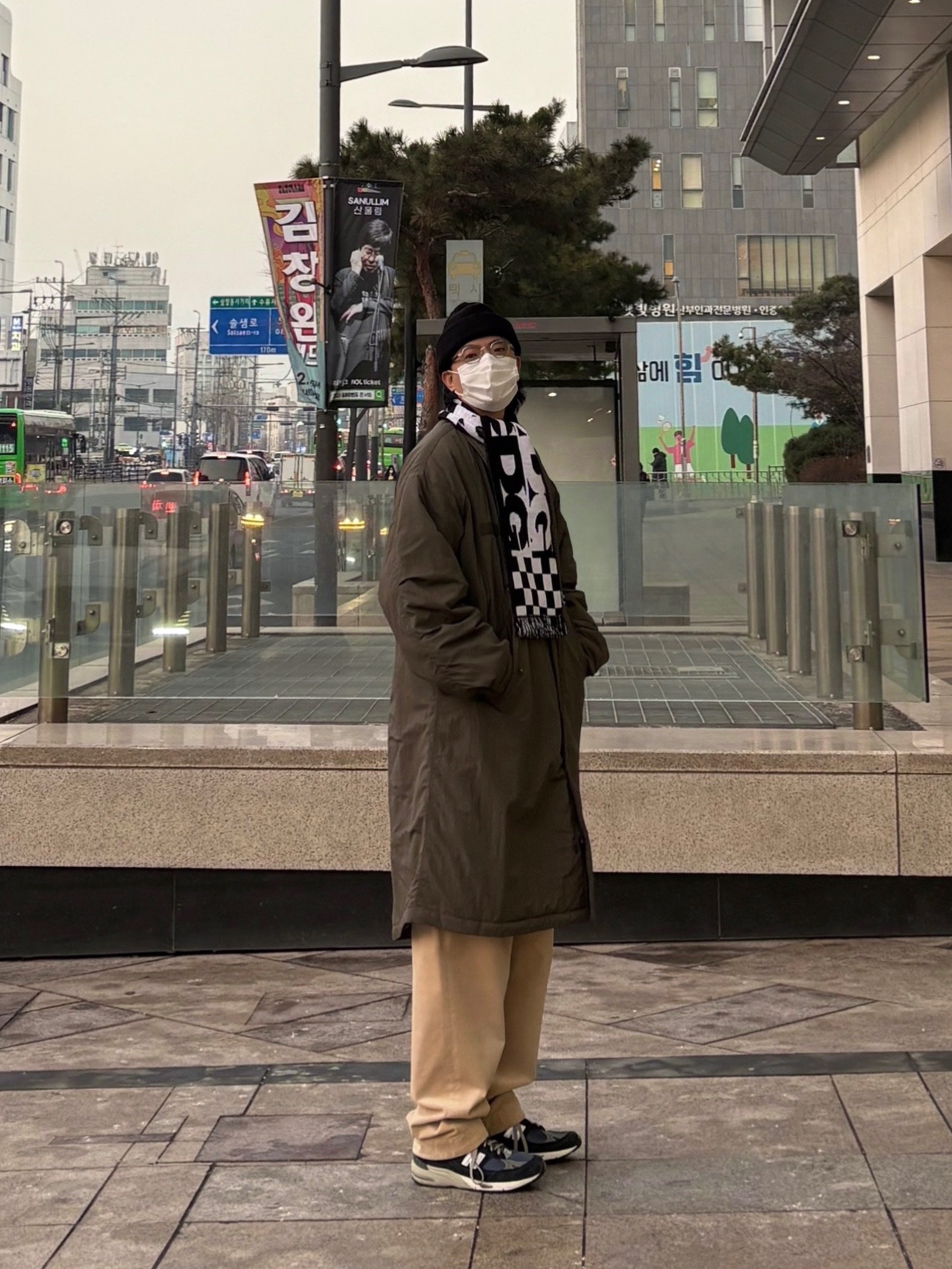 CDG Logo Check Muffler White Black, Beams Original Chinese Numerals Watch Black 착용 스타일 - 1