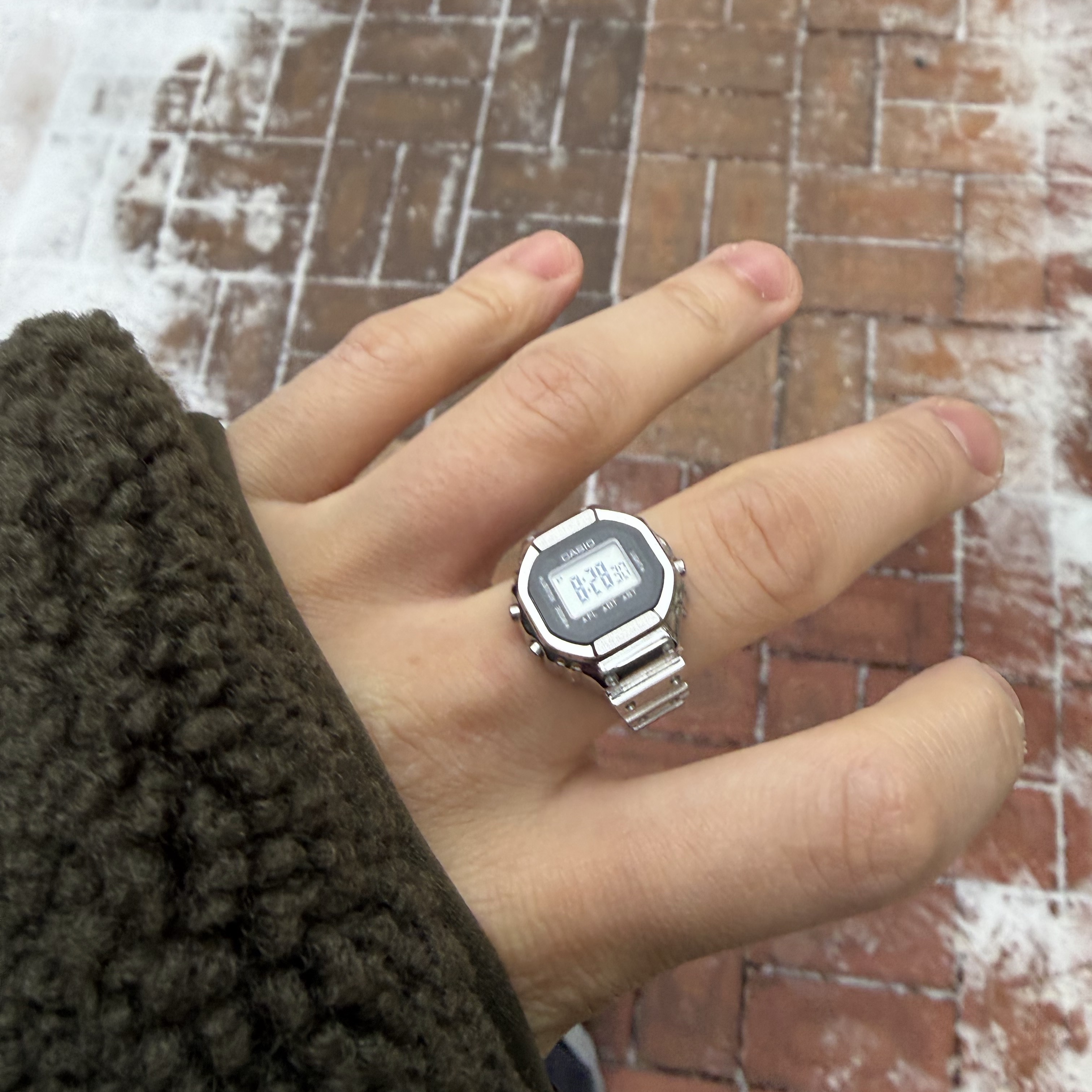 Casio 50th Anniversary Ring Watch CRW-001-1 착용 스타일