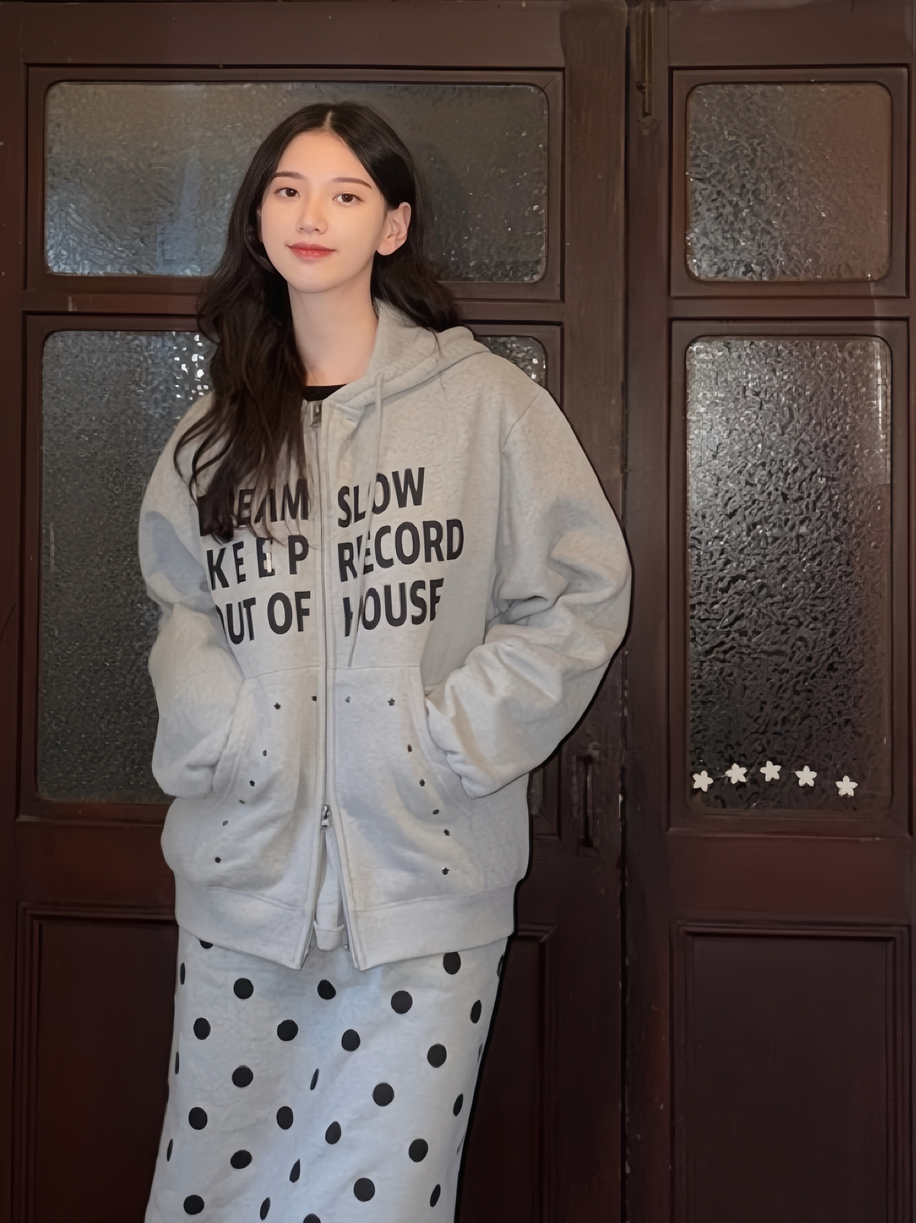 SLOW RECORD HOUSE Typo Star Hood Zip-Up Grey 착용 스타일 - 9