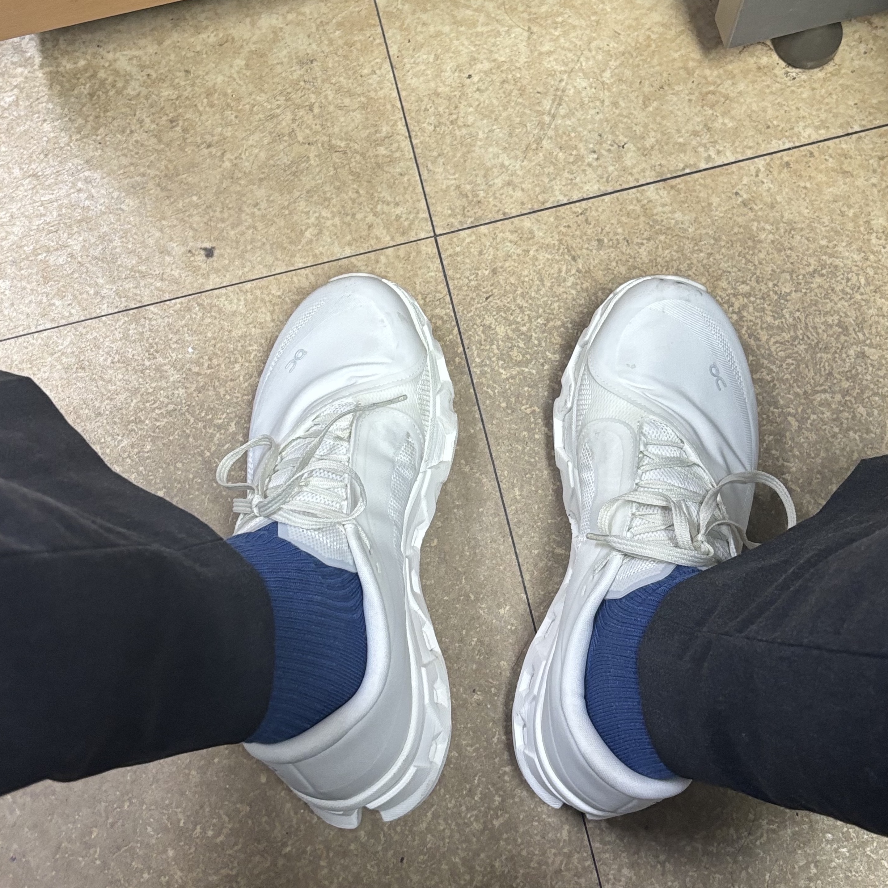 On Running x Post Archive Faction (Paf) Cloudmonster Hyper White 착용 스타일