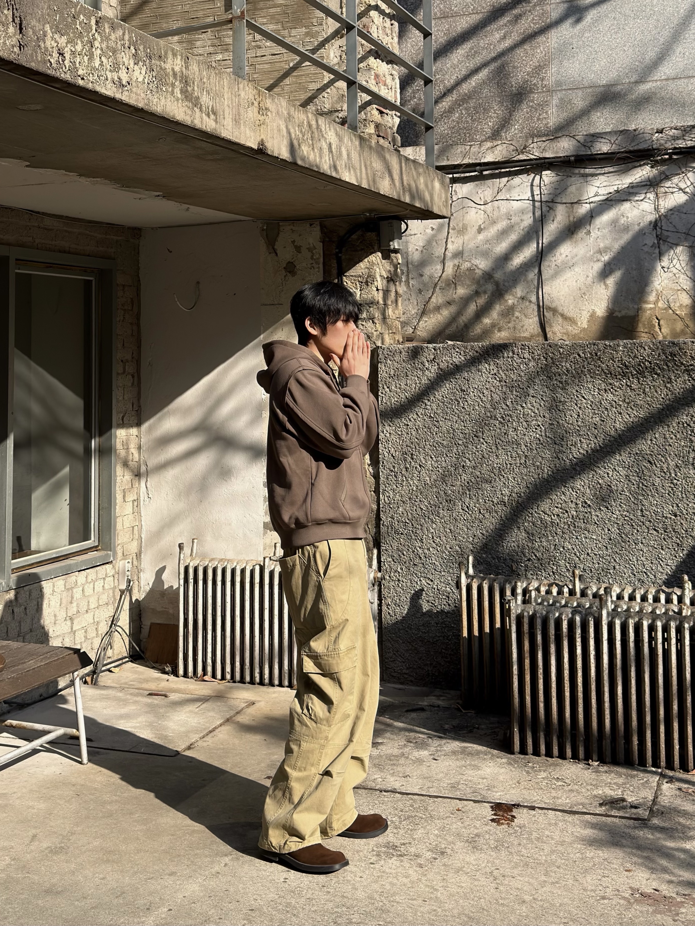noun Washed Cargo Pants Beige 착용 스타일 - 4