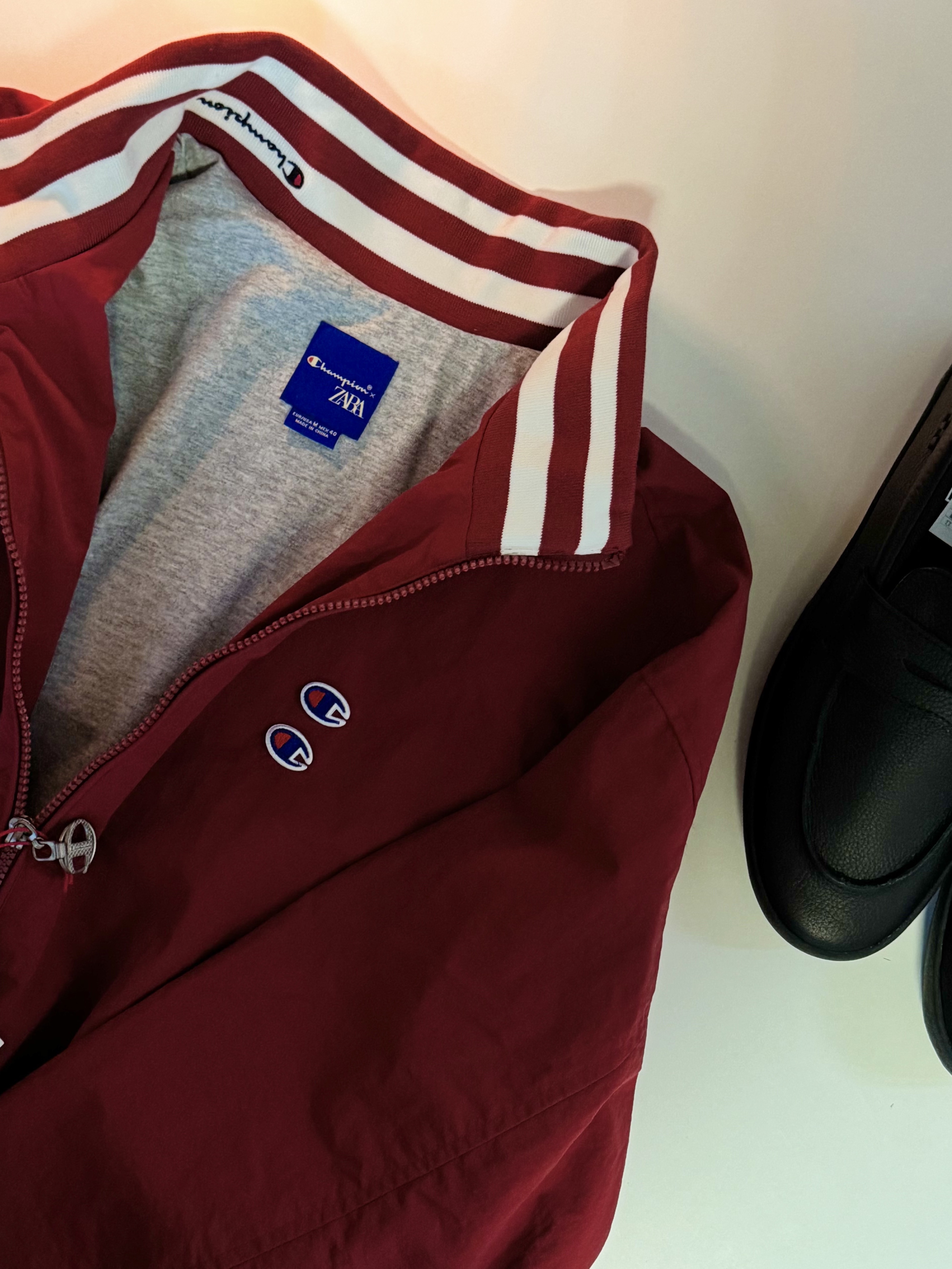 Zara x Champion Technical Patch Jacket Red, Vans Skate Loafer Black 착용 스타일 - 8