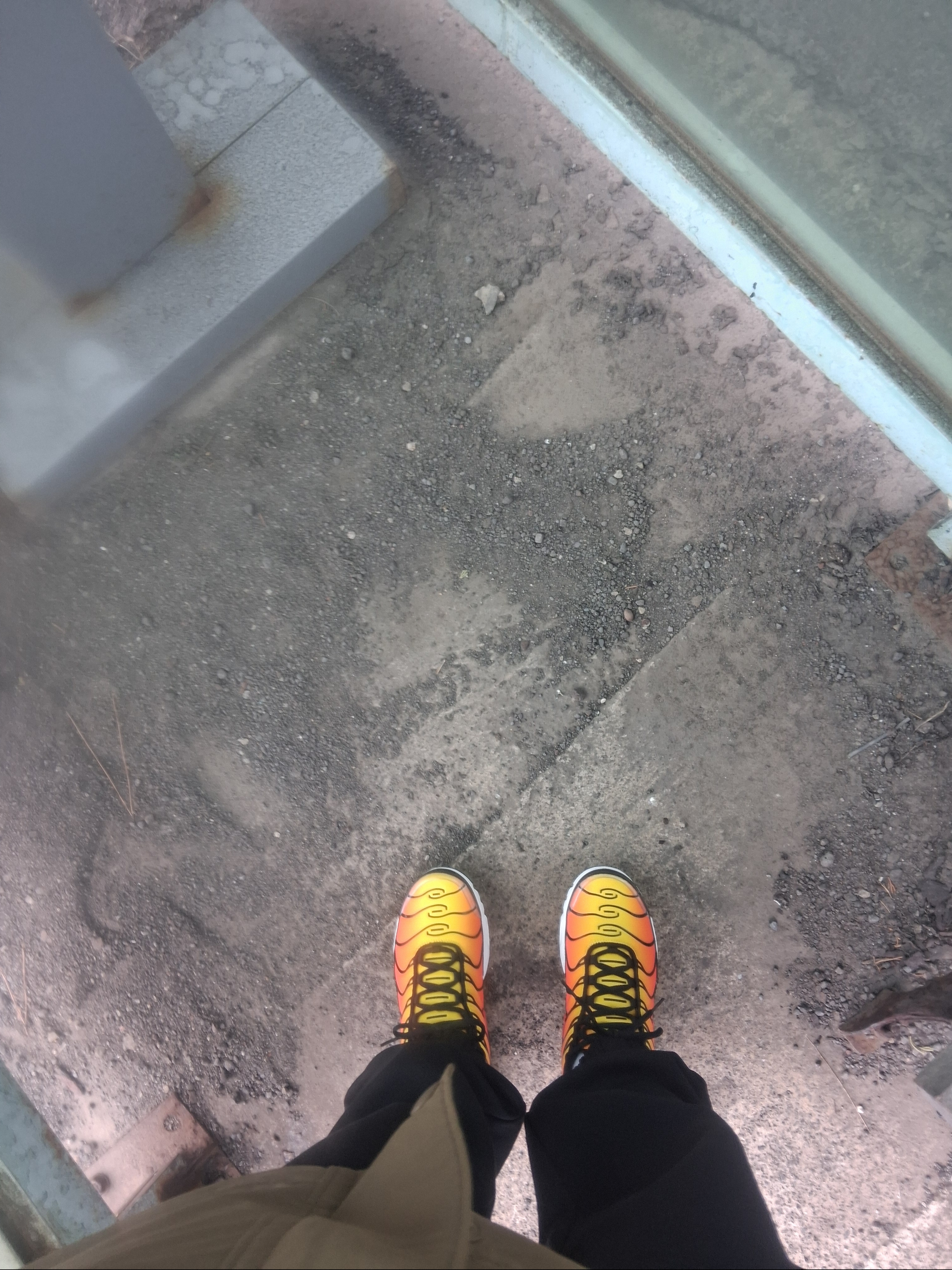 Nike Air Max Plus Bright Ceramic and Tour Yellow 착용 스타일
