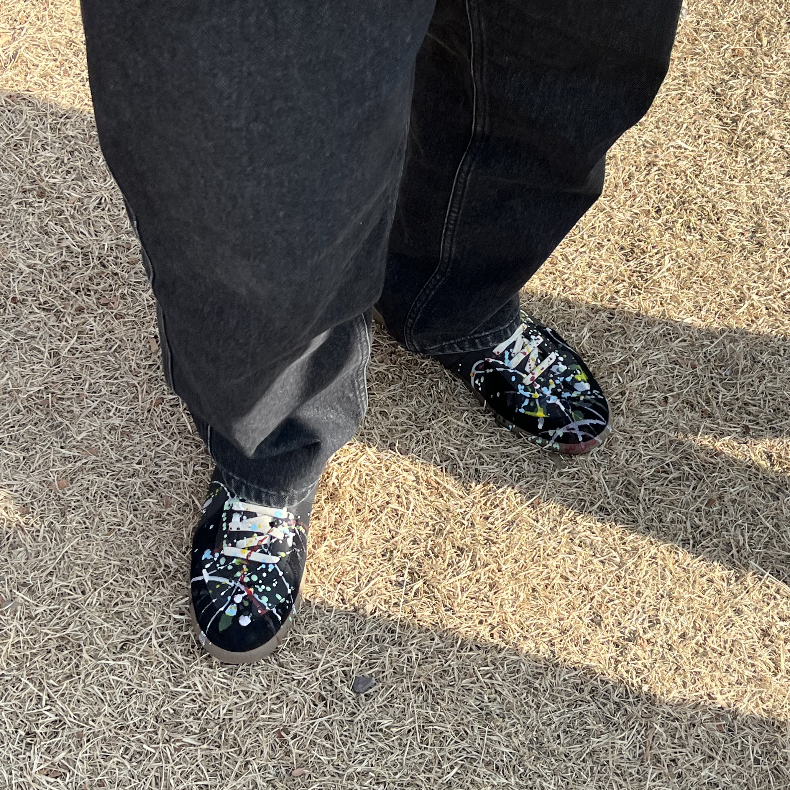 Maison Margiela Replica Paint Drop Sneakers Black 착용 스타일