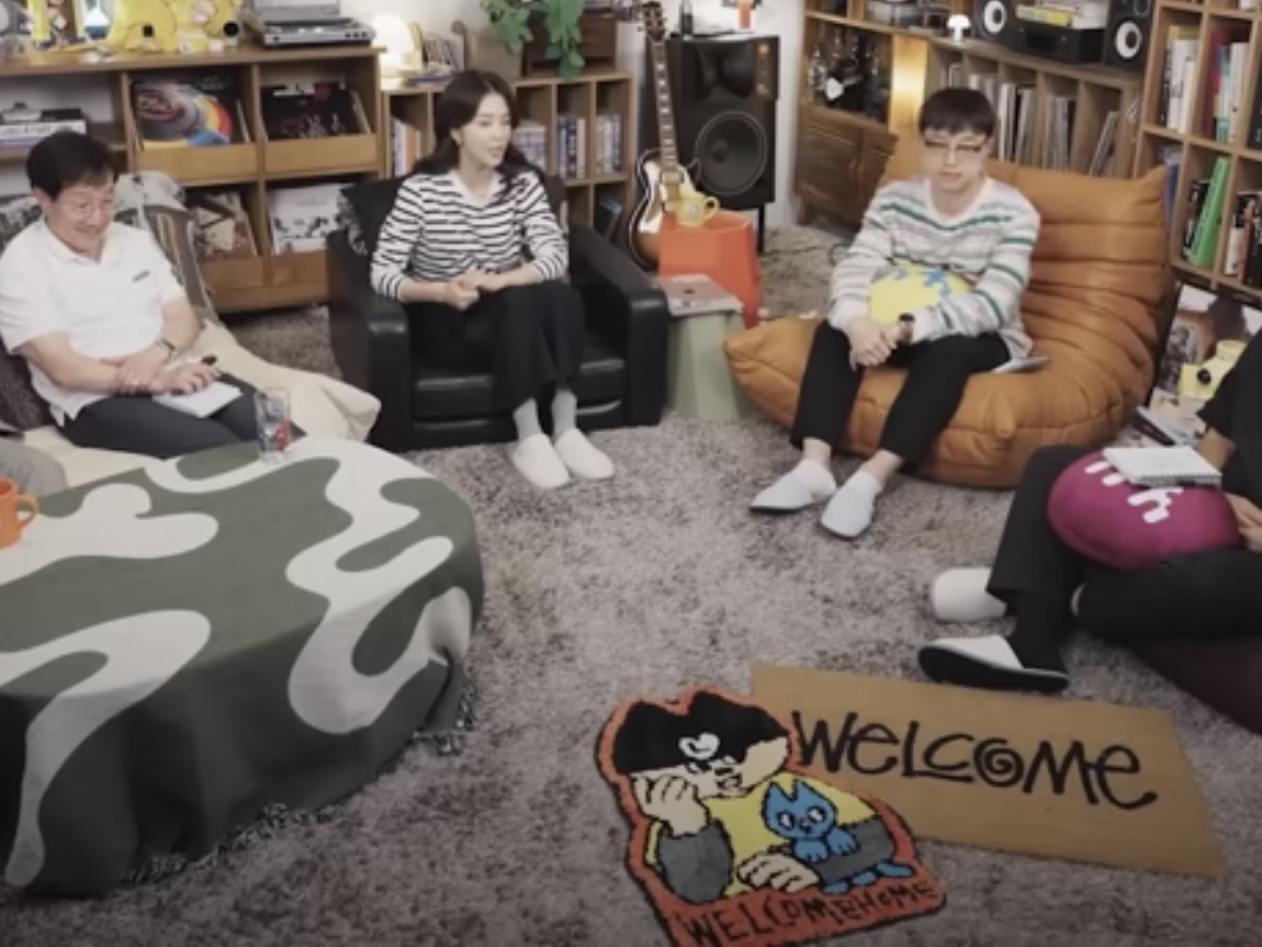 Lelbobrown Welcome Home Rug, Stussy Welcome Mat Cocoa 착용 스타일