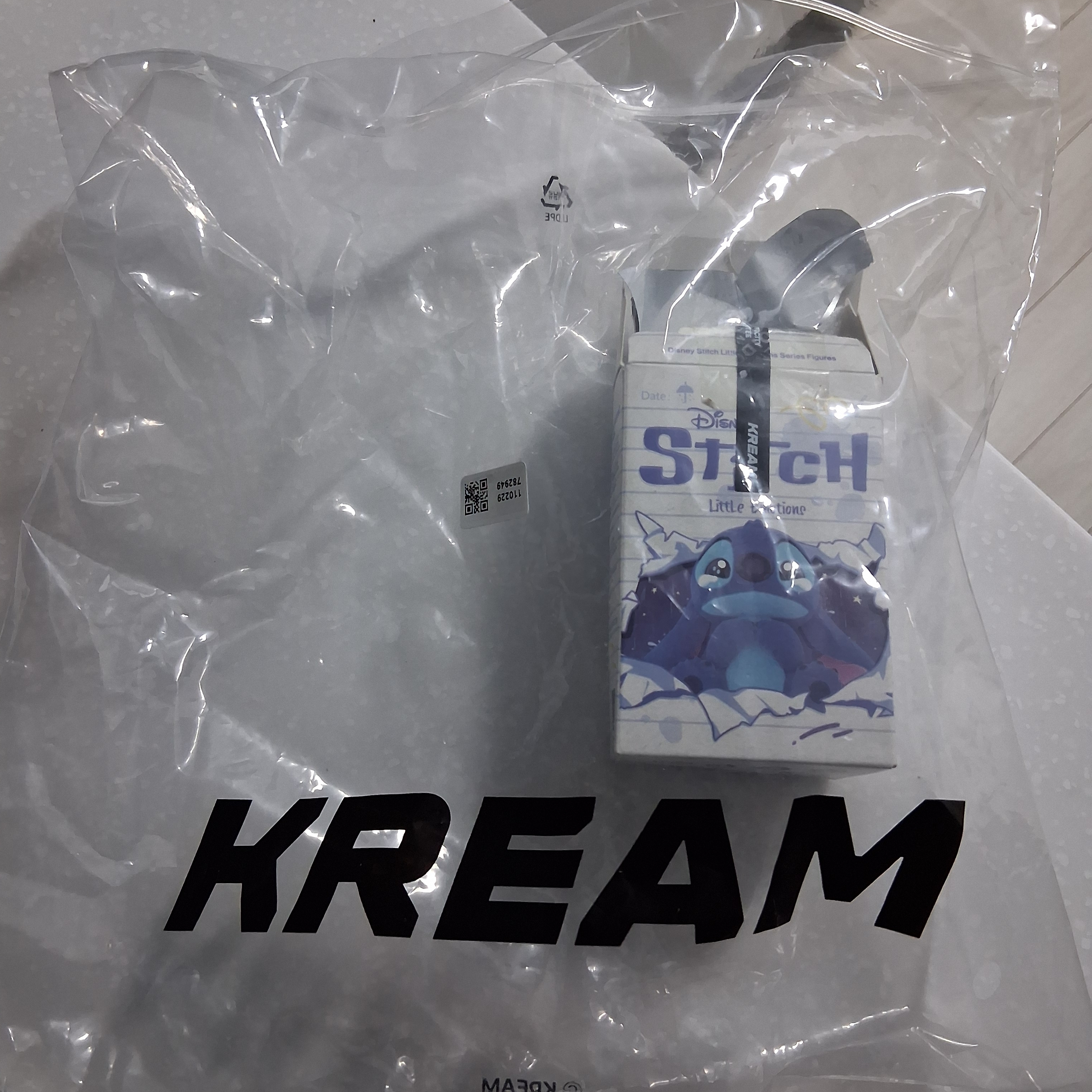 Pop Mart Disney Stitch Little Emotions Series All Smiles (Opened Case) 착용 스타일 - 2