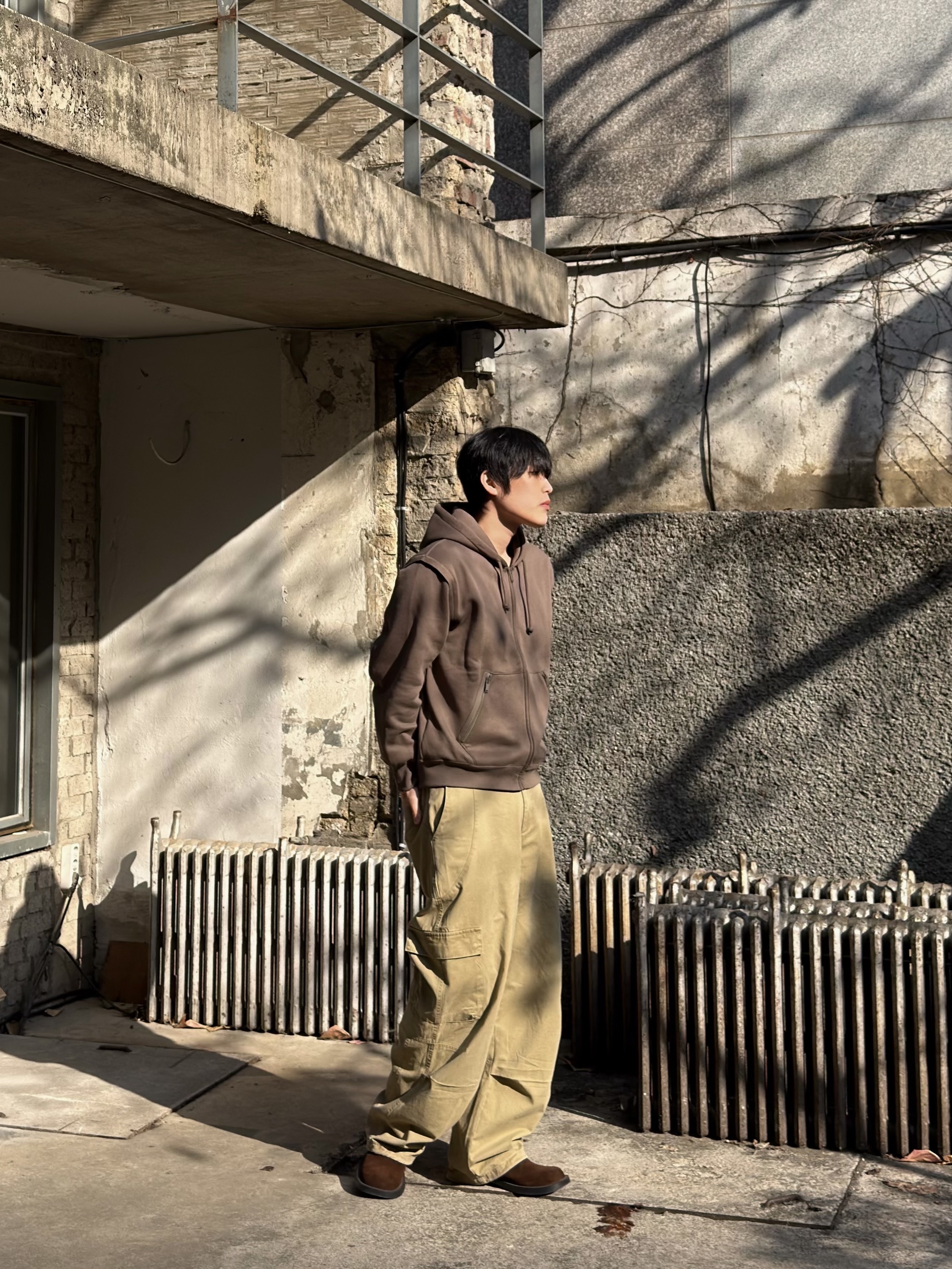 noun Washed Cargo Pants Beige 착용 스타일 - 3