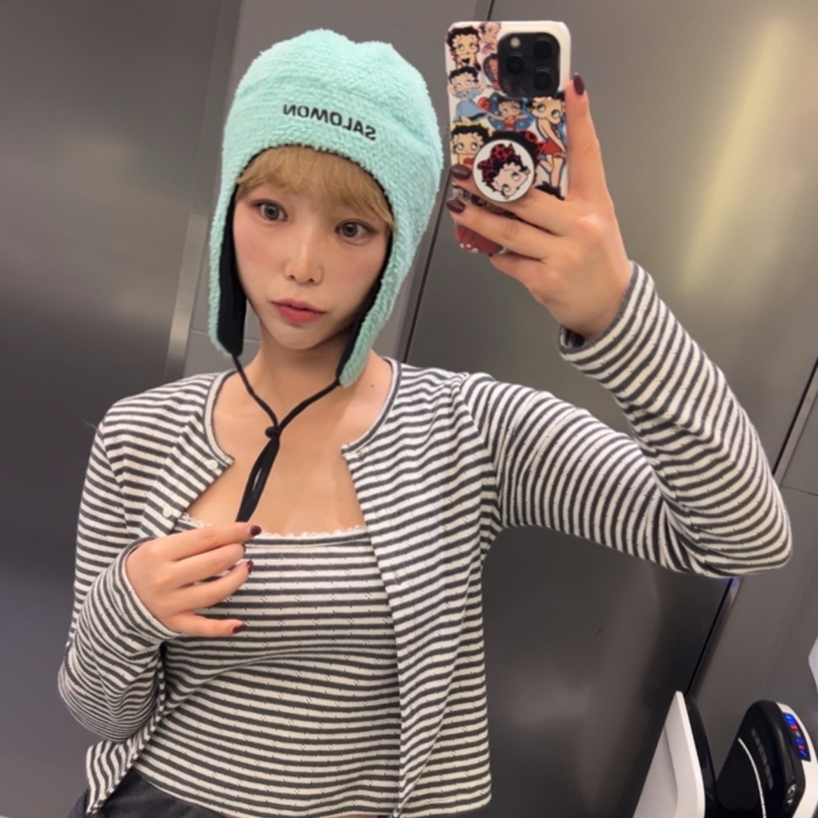 Salomon Sierra Fleece Beanie Light Mint 착용 스타일 - 2