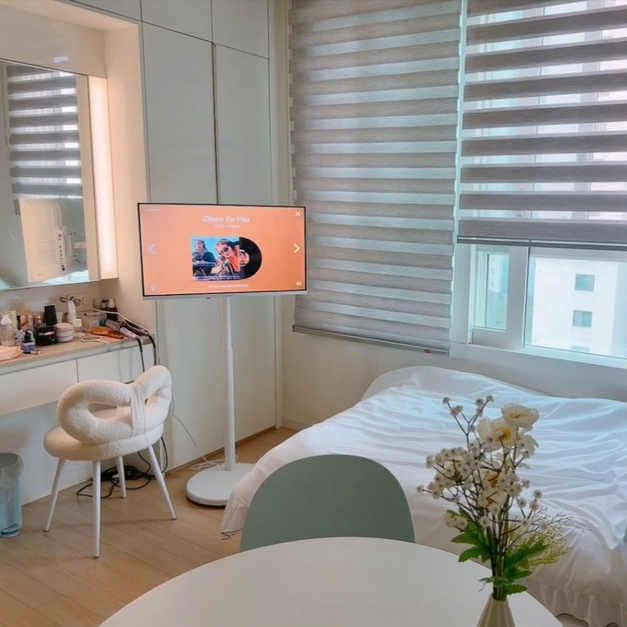[12% 쿠폰] WIDEVU WideMovingVu White Edition V3 Set QLED 81 cm (32 in) FHD Smart Mobile TV 착용 스타일