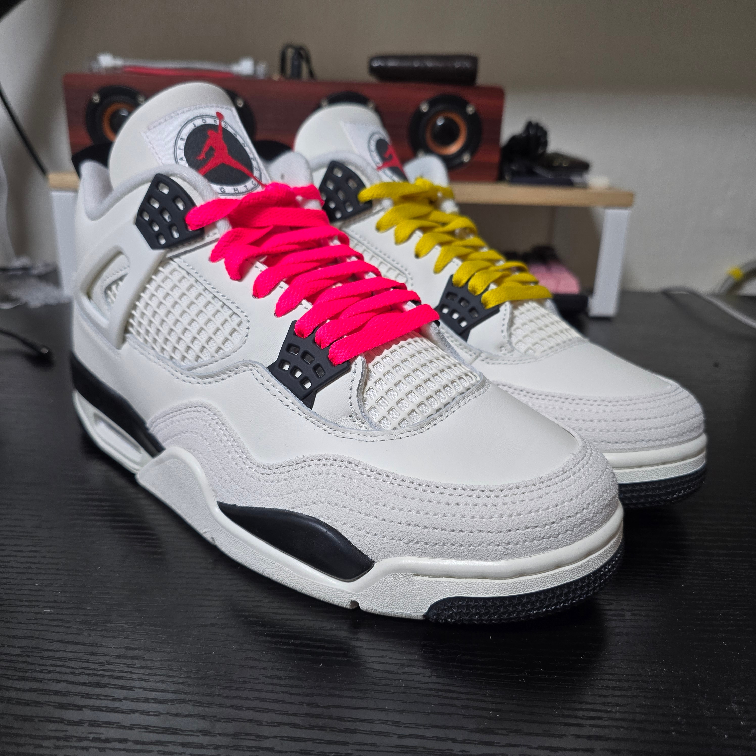 Jordan 4 Flight Club Sail and Black 착용 스타일