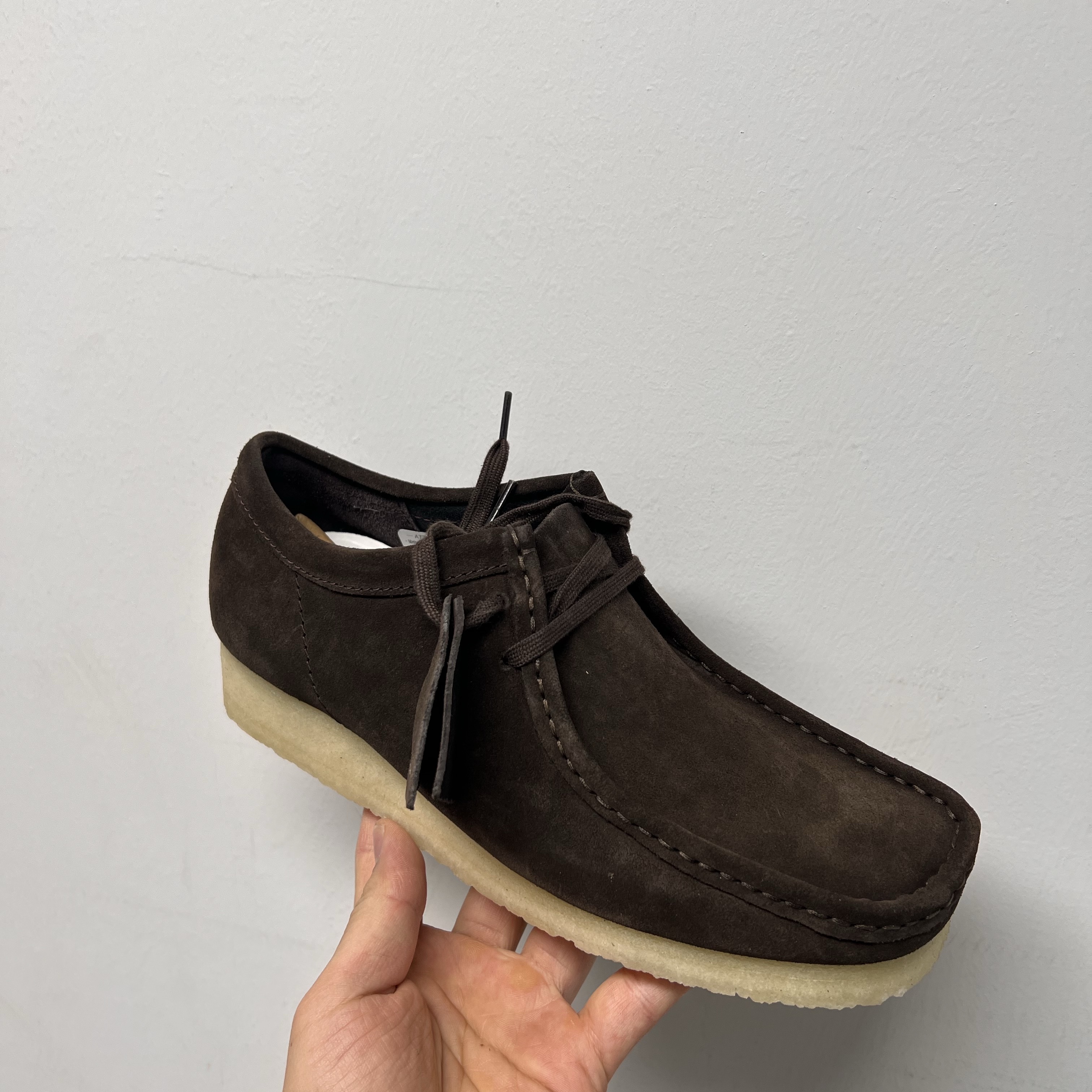 Clarks Wallabee Dark Brown Suede 착용 스타일