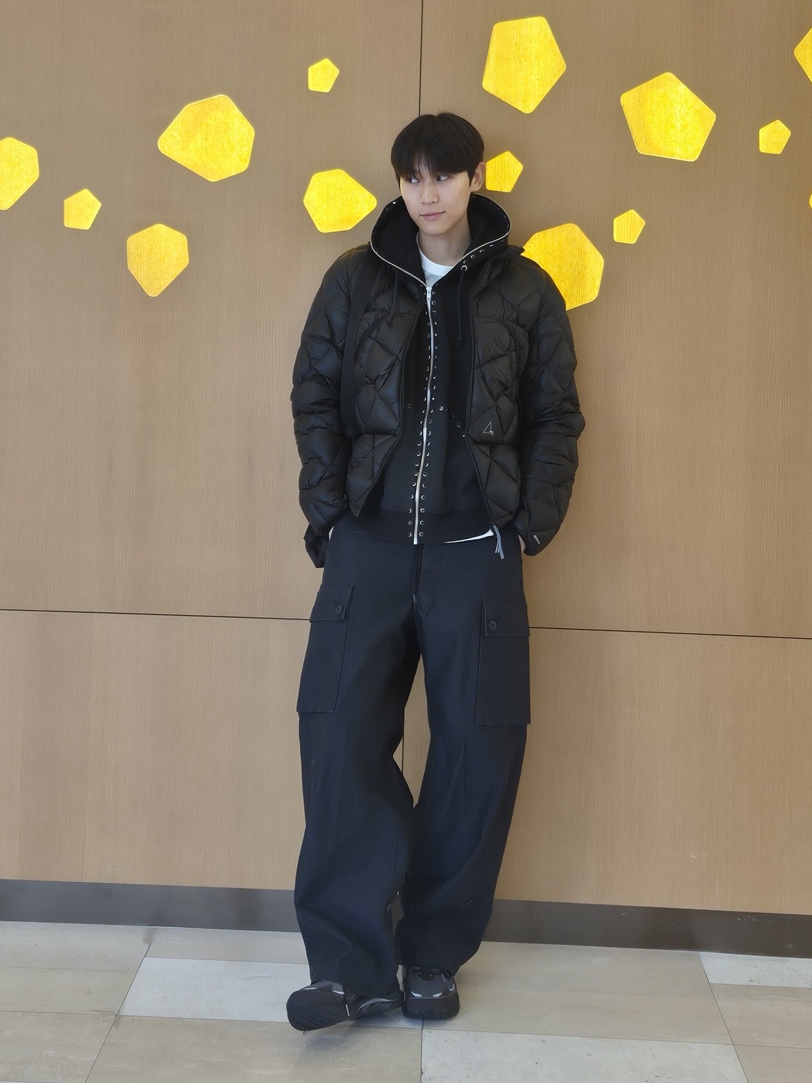 DISCOVERED Stud's Sweat Hoodie Black - 25FW 착용 스타일 - 2