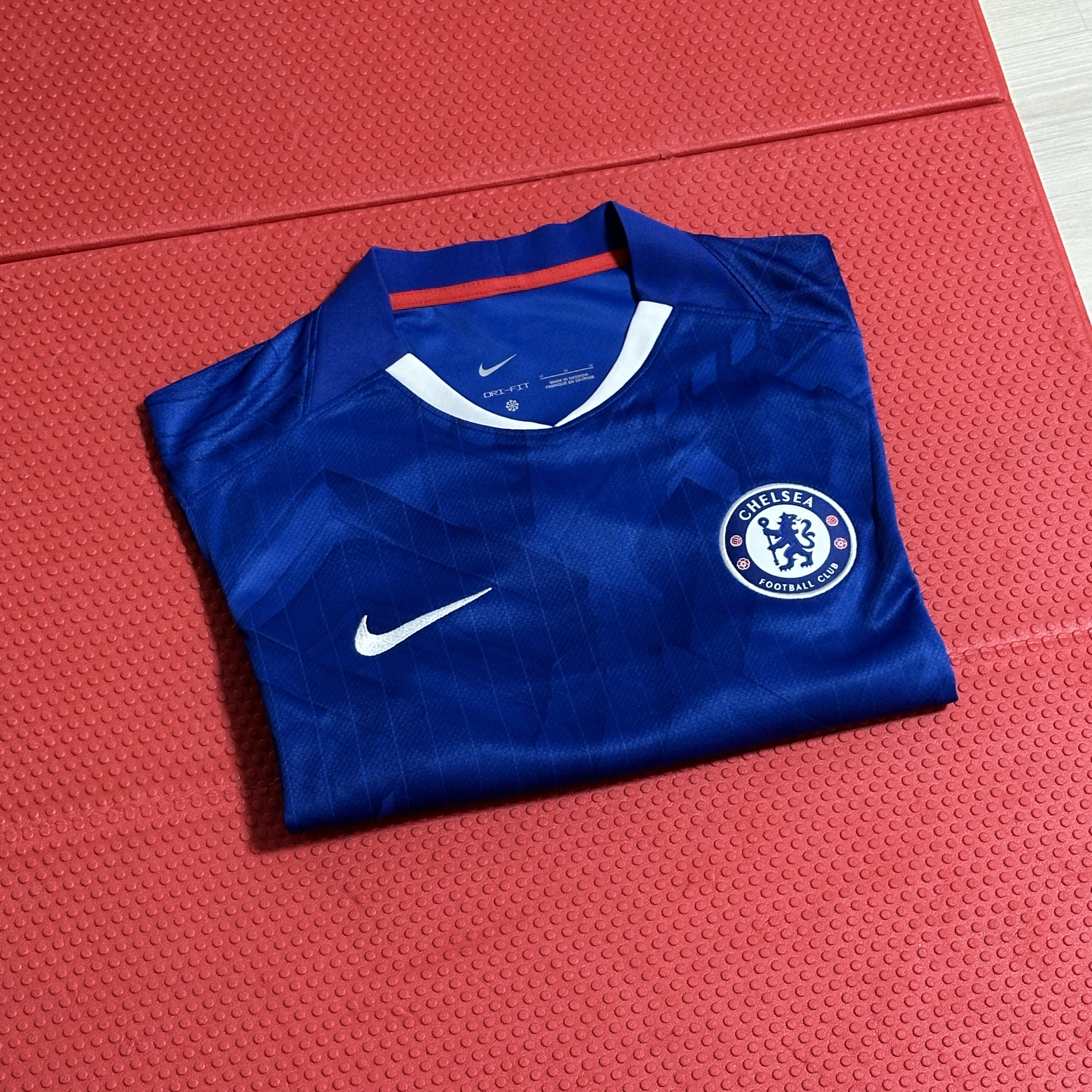 Nike Chelsea FC 2025/26 Stadium Home Dri-Fit Soccer Replica Jersey Rush Blue White (Non Marking Ver.) 착용 스타일