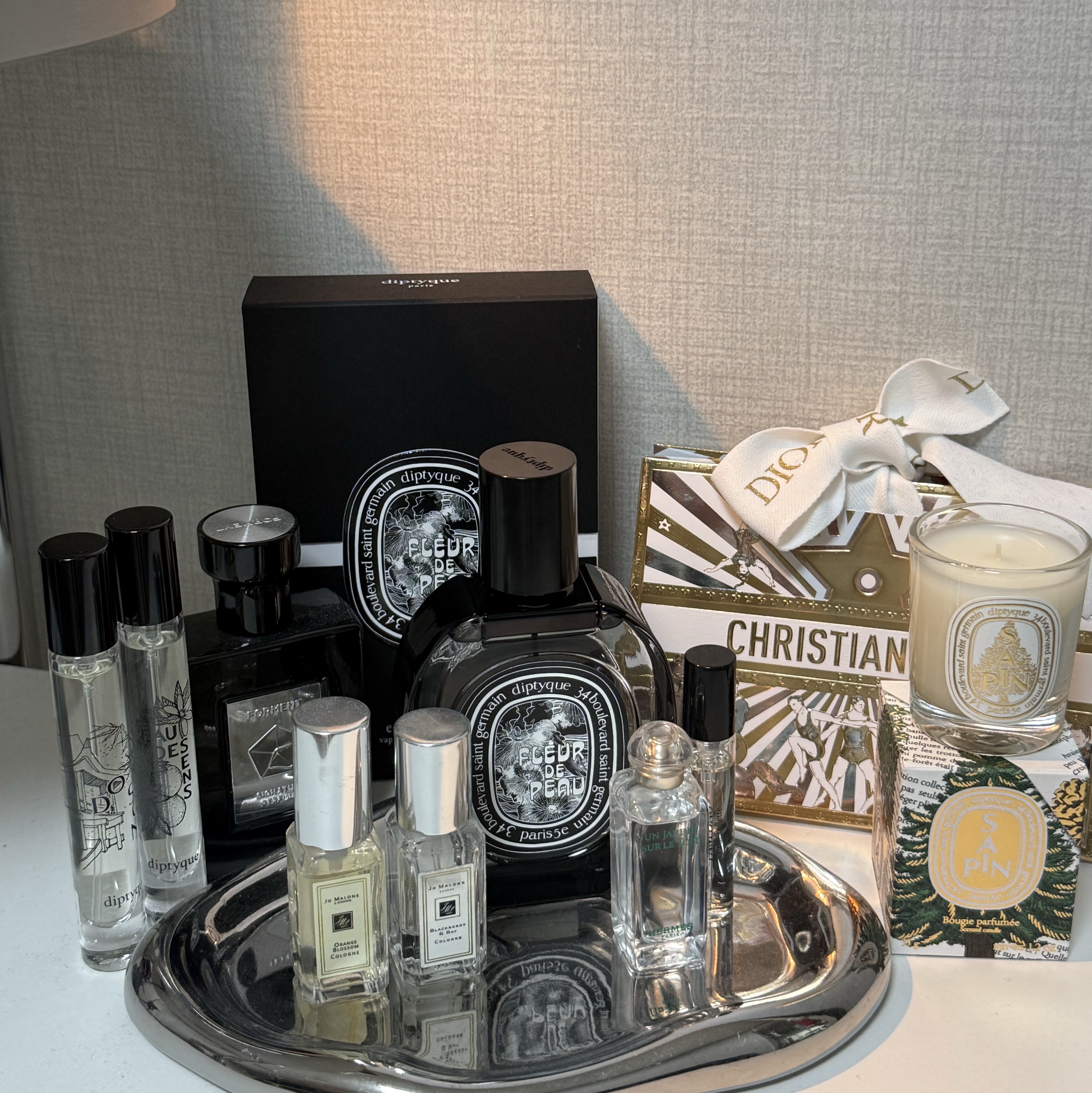 Diptyque Fleur De Peau Eau De Parfum 75ml, Diptyque Eau De Toilette Discovery Set 7.5ml x 5 착용 스타일 - 2