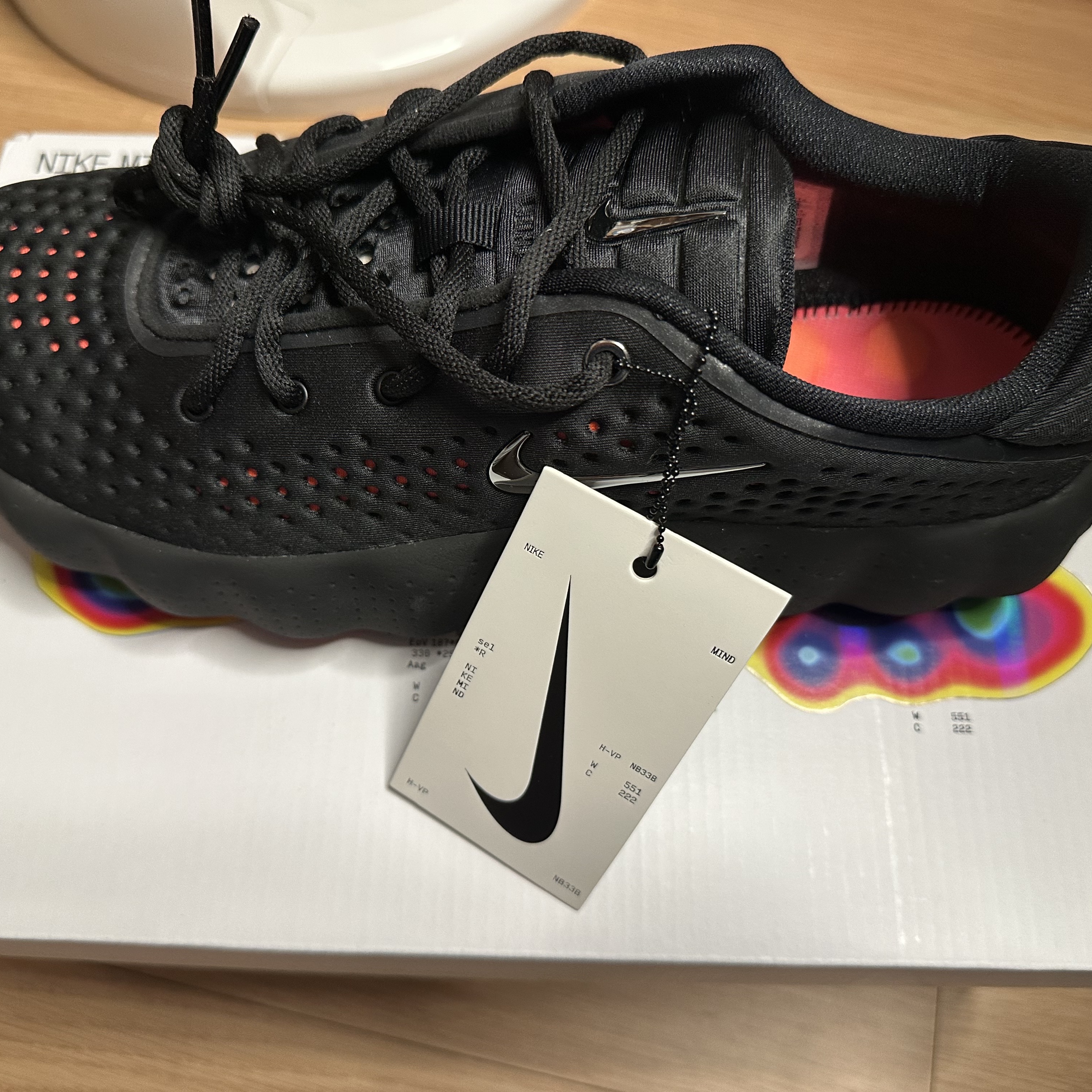(W) Nike Mind 002 Black Hyper Crimson 착용 스타일