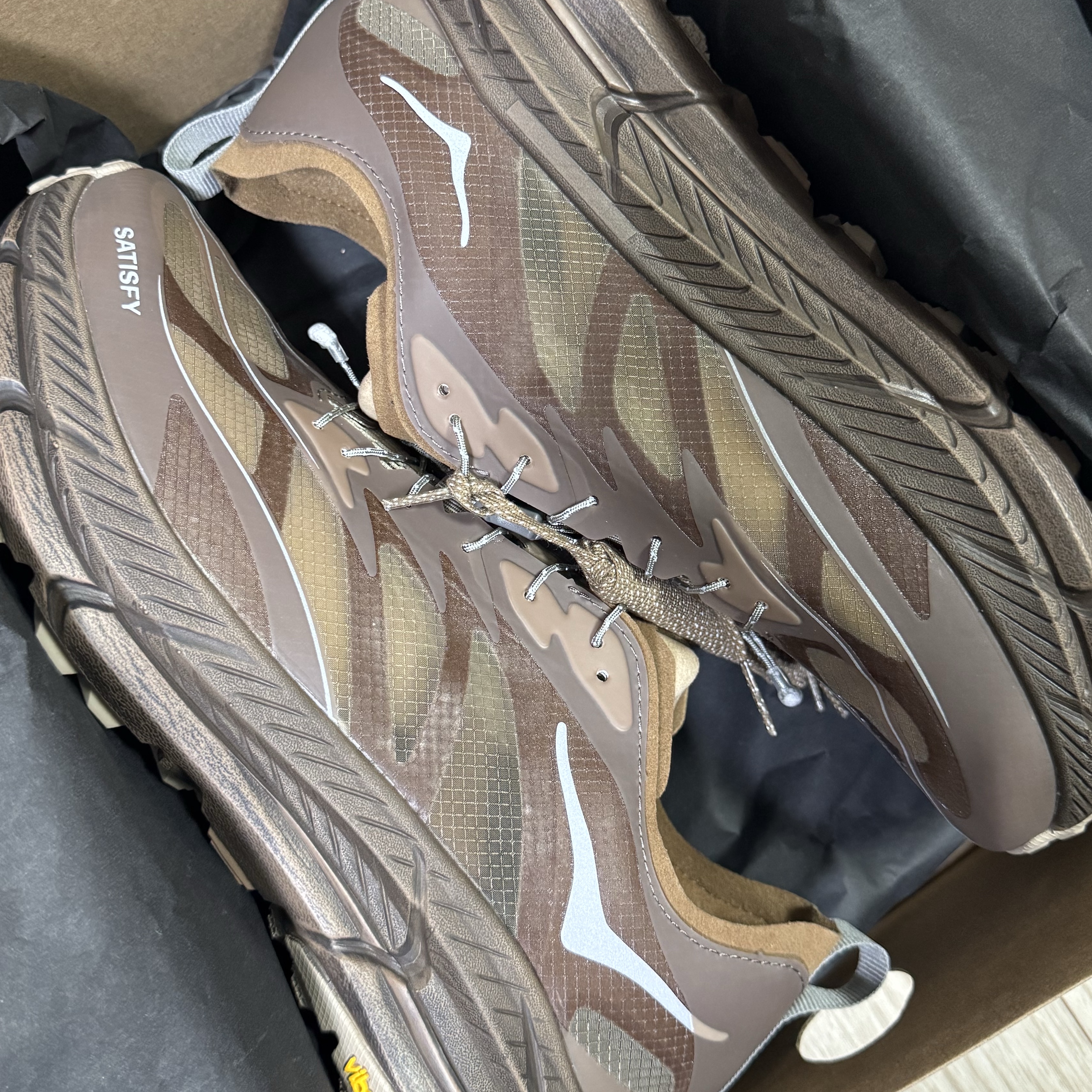 Hoka x Satisfy Mafate Speed 4 Lite Rubber 착용 스타일