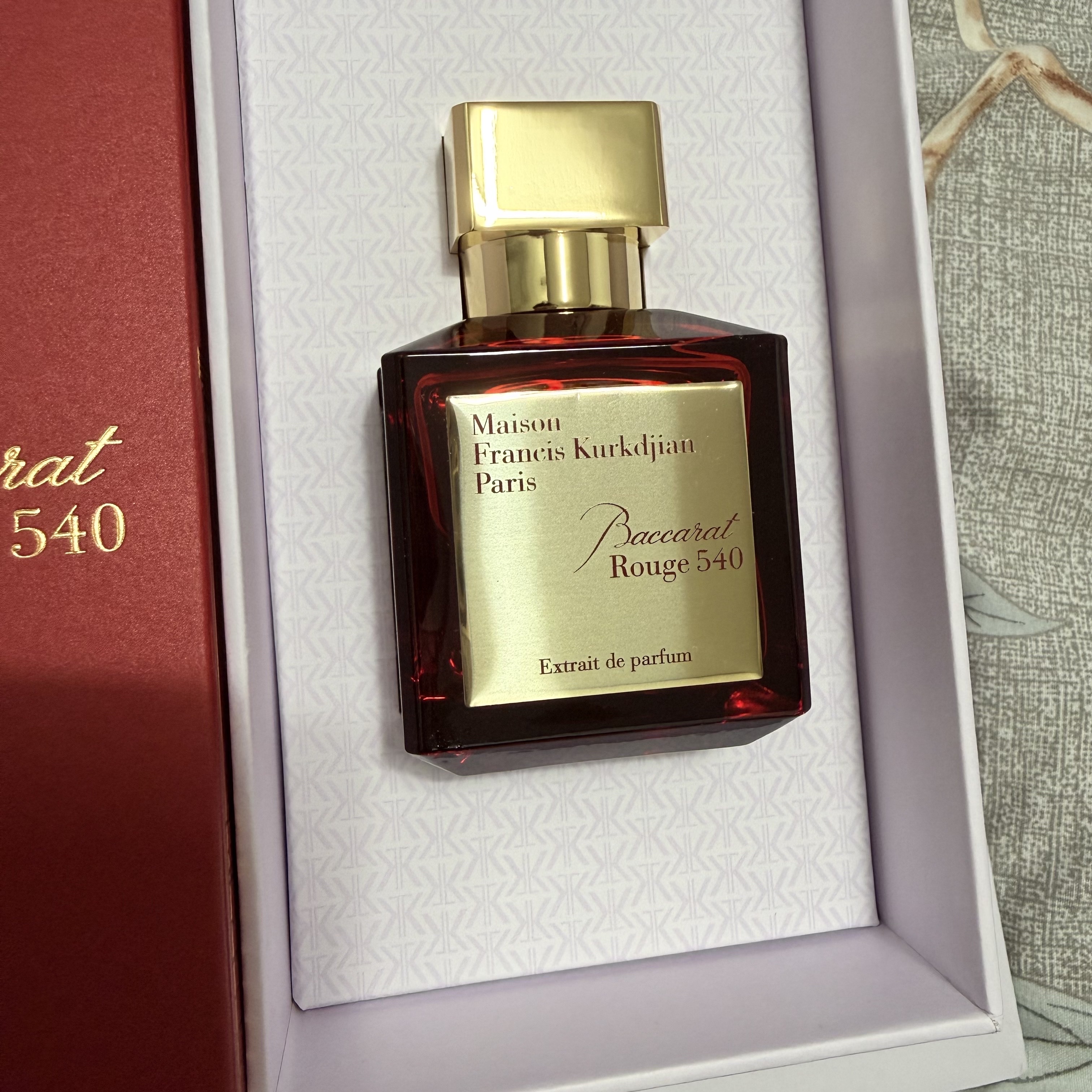 Maison Francis Kurkdjian Baccarat Rouge 540 Extrait De Parfum 70ml 착용 스타일 - 3