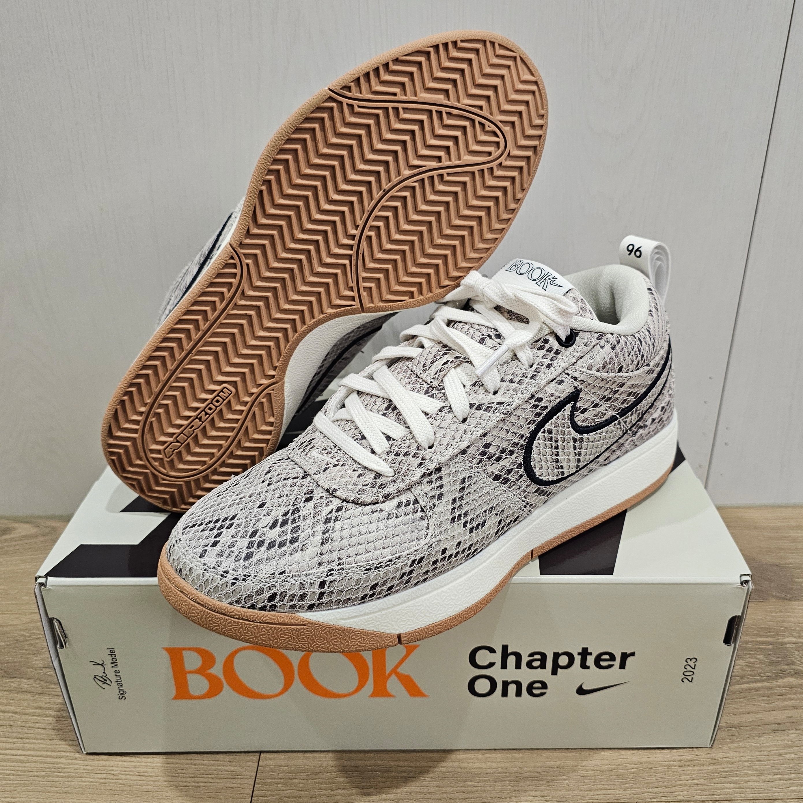 Nike Book 1 EP Leather Light Orewood Brown Black 착용 스타일 - 3