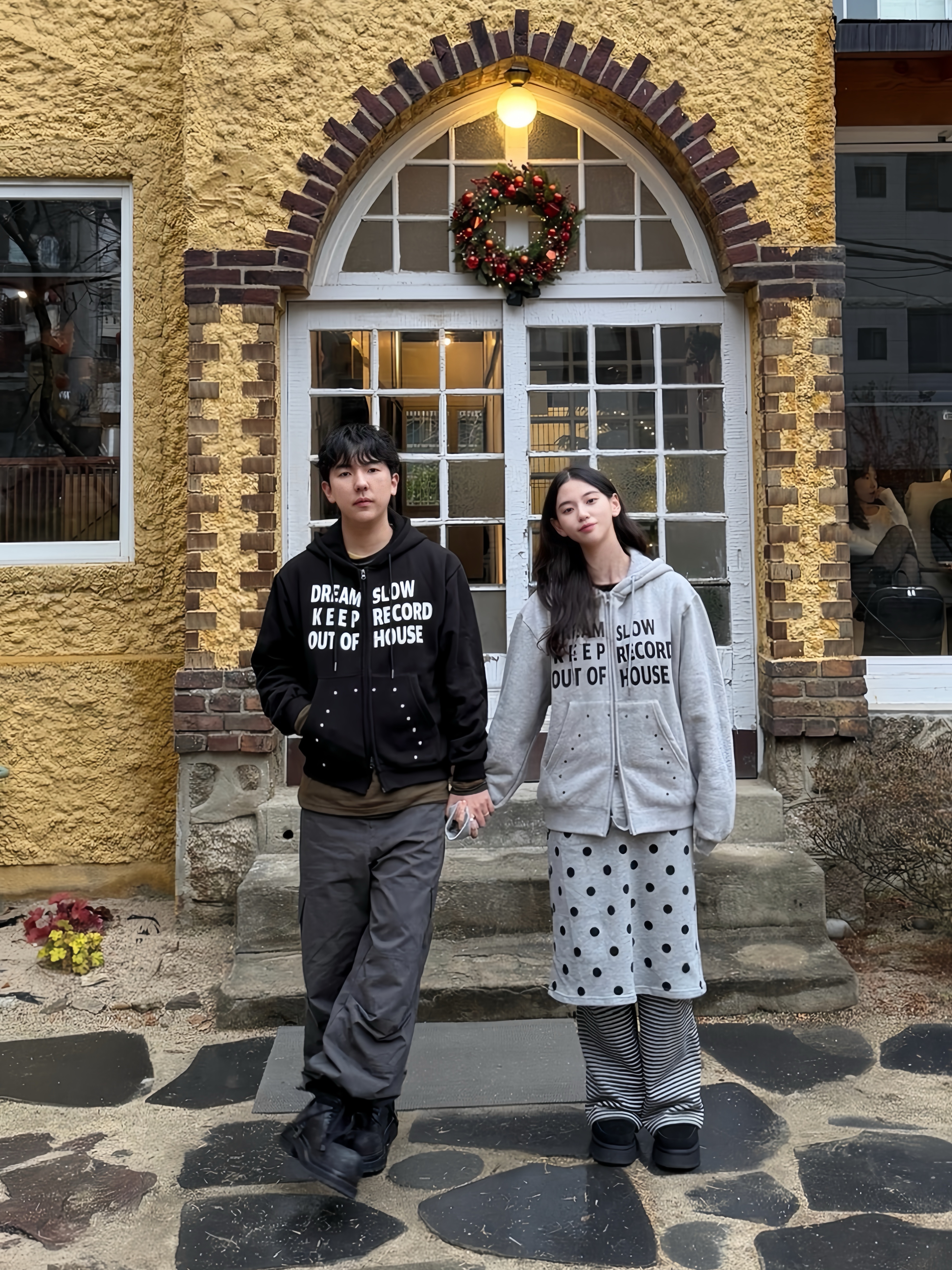 SLOW RECORD HOUSE Typo Star Hood Zip-Up Grey, SLOW RECORD HOUSE Typo Star Hood Zip-up Black 착용 스타일 - 2