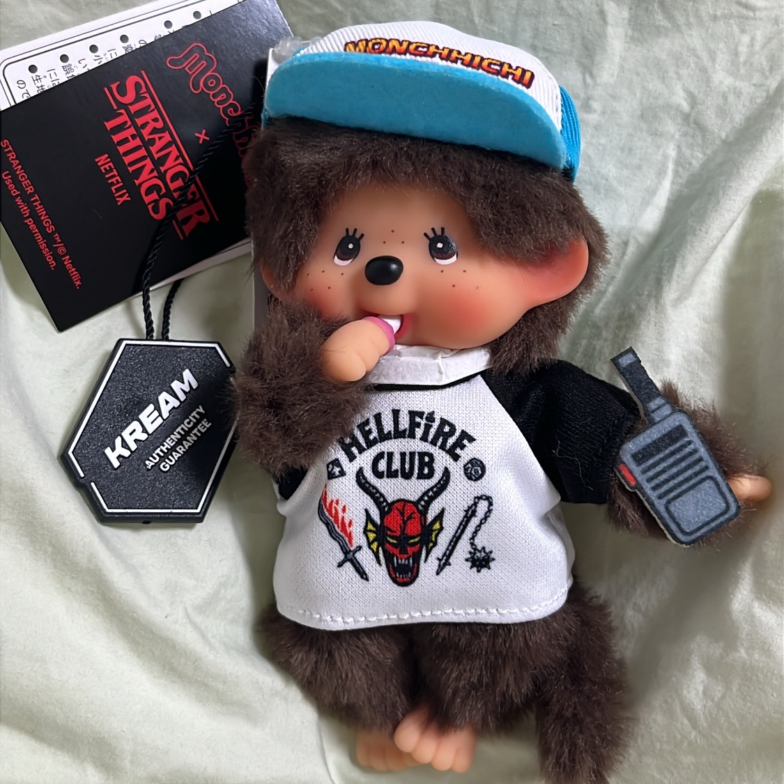 Monchhichi x Strange Things Key Chain Hellfire Club 착용 스타일 - 2