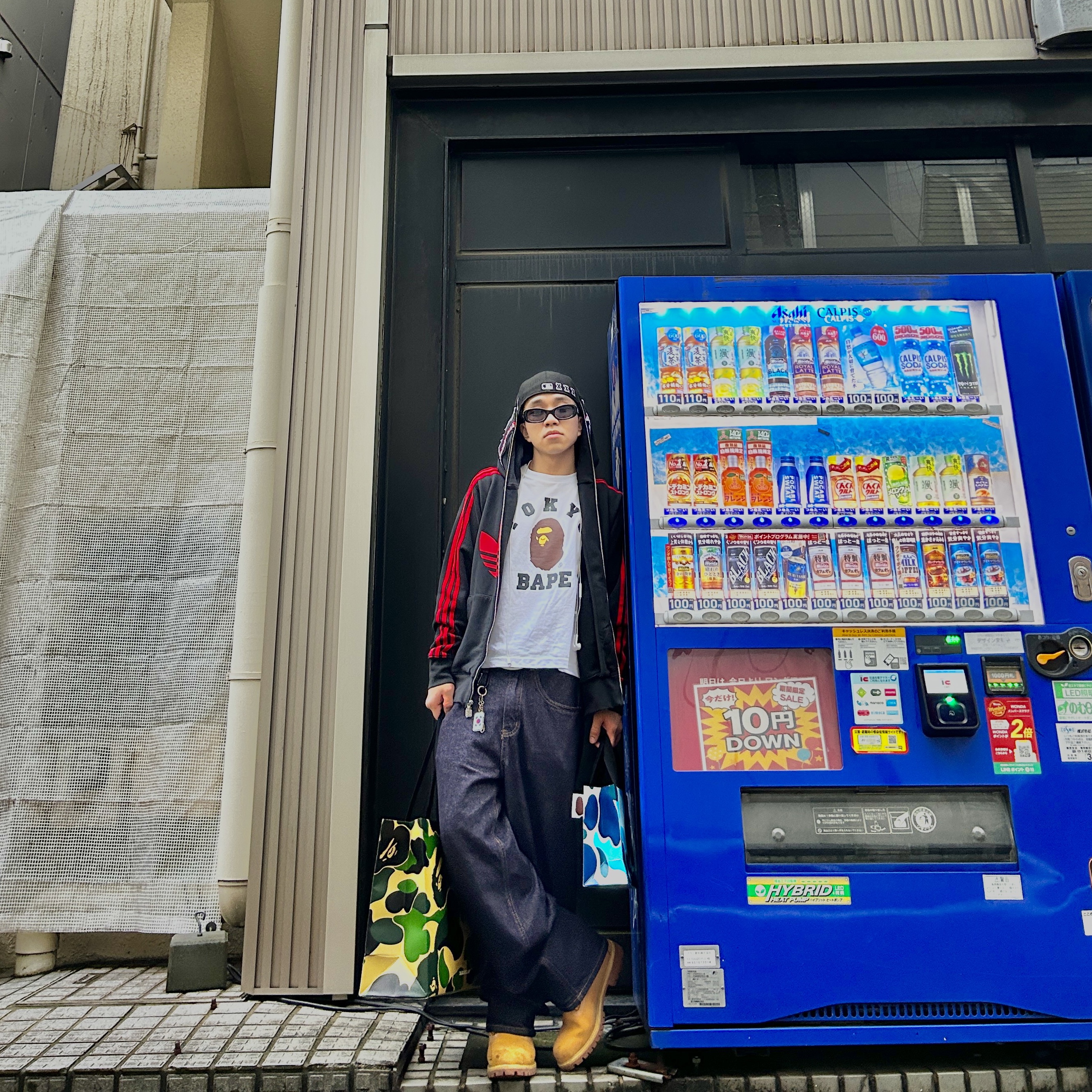 BAPE Tokyo College City T-Shirt Black, Adidas x BAPE Ultimate Shark Hoodie Black - KR Sizing 착용 스타일