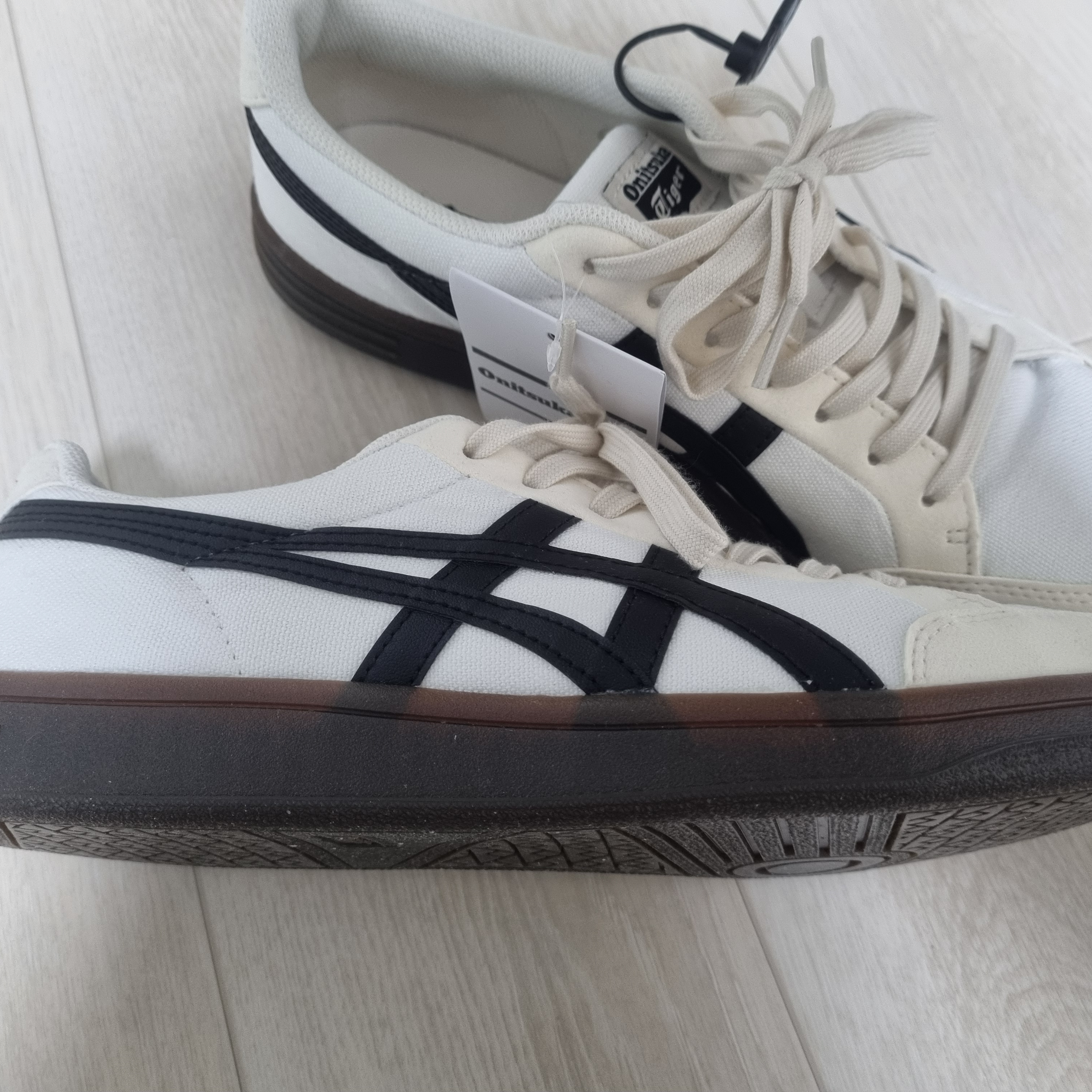Onitsuka Tiger Advanti Cream White Black 착용 스타일 - 2