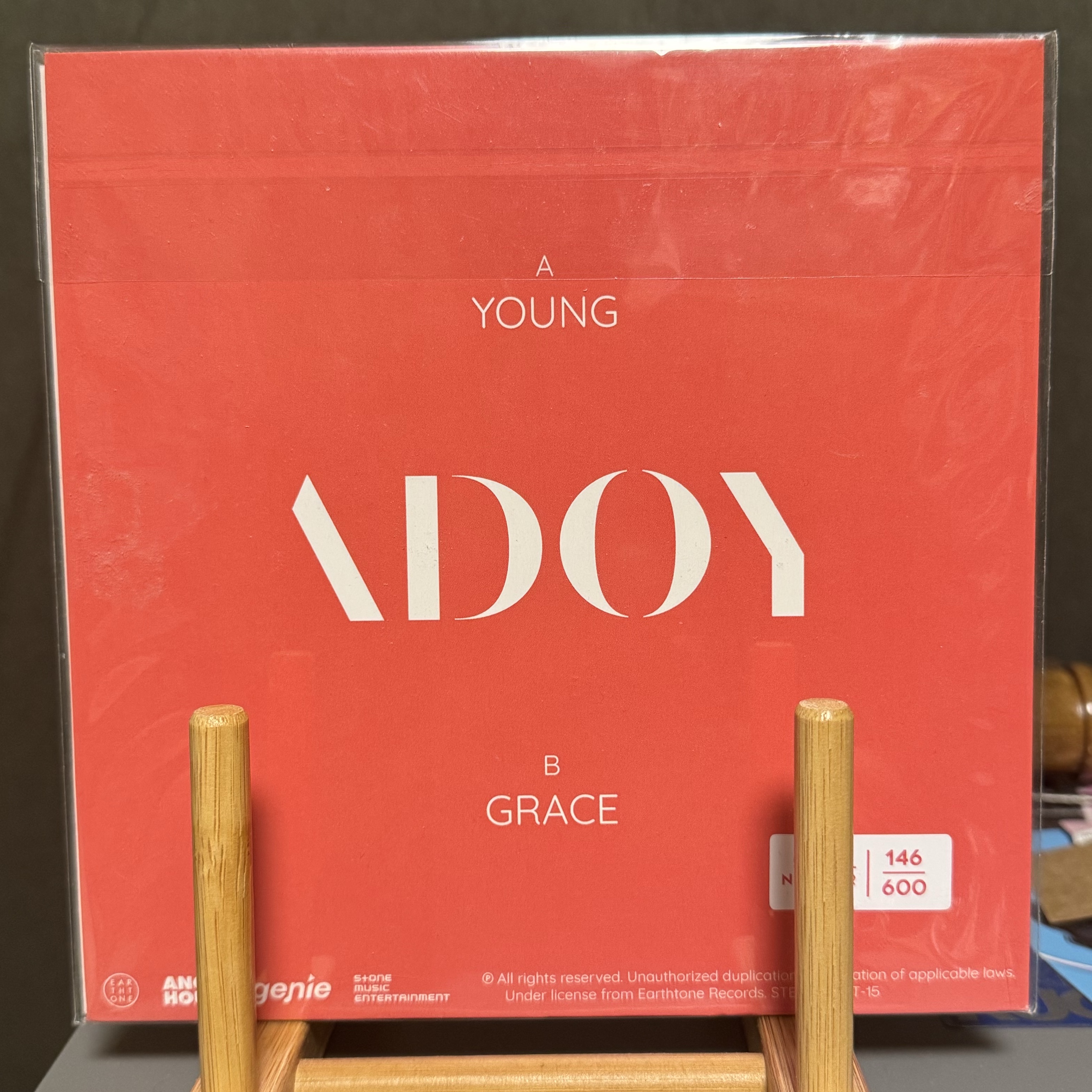 Adoy Young/Grace Cream LP Limited Edition 착용 스타일 - 2