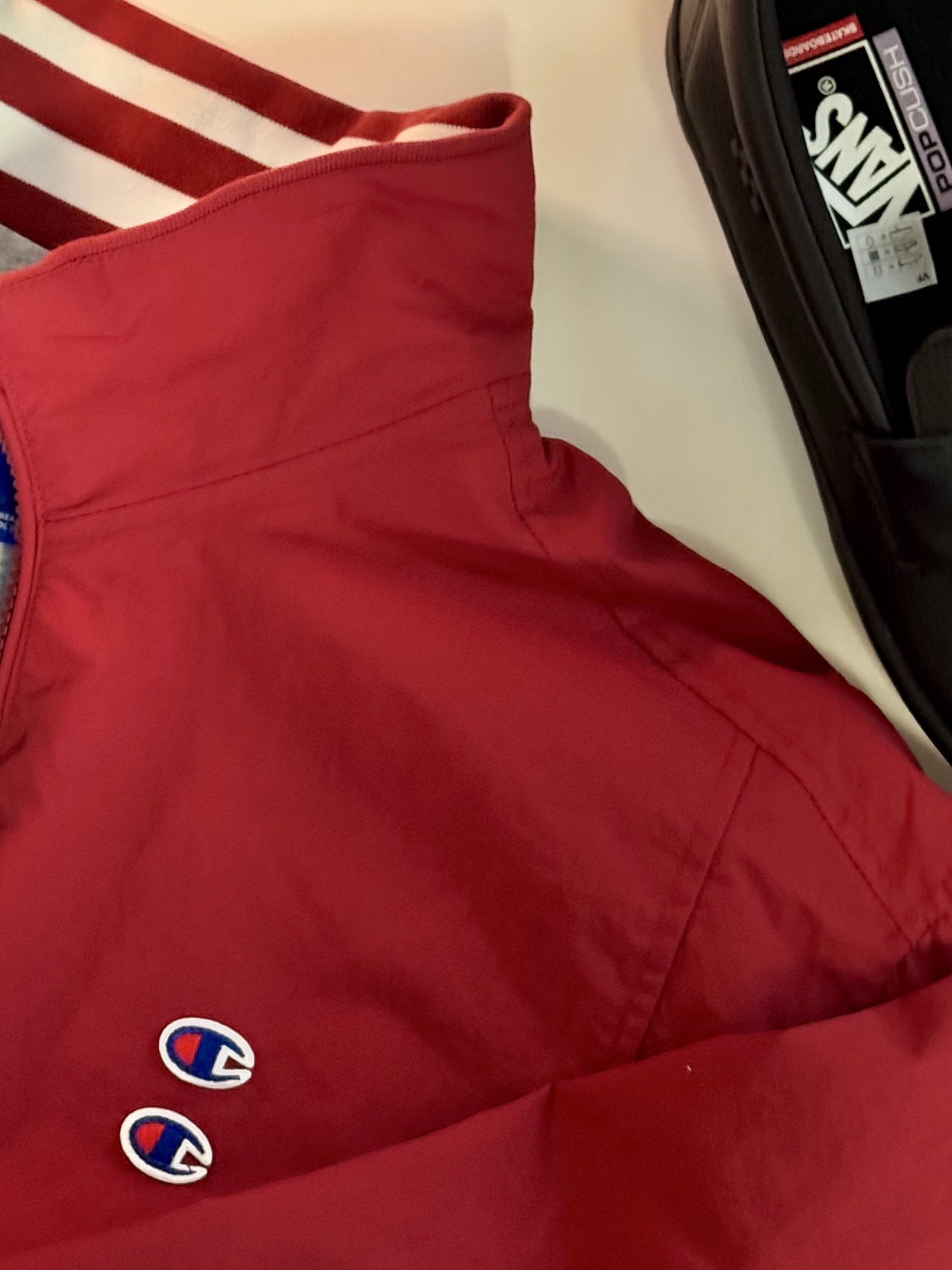 Zara x Champion Technical Patch Jacket Red, Vans Skate Loafer Black 착용 스타일 - 6