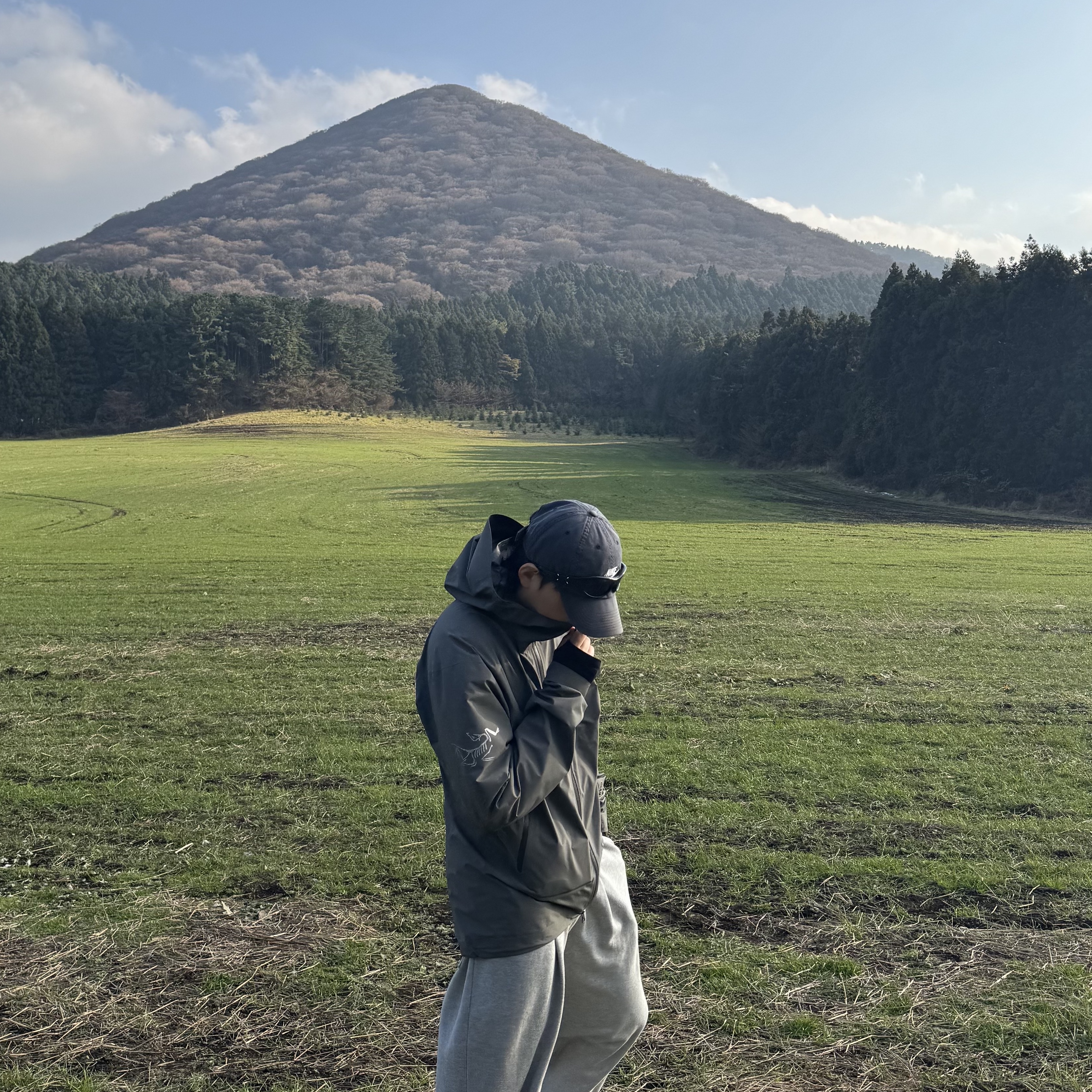 Arc'teryx x Beams Zeta SL Jacket Grey, Gentle Monster x Maison Margiela MM003 Black Black 착용 스타일 - 1