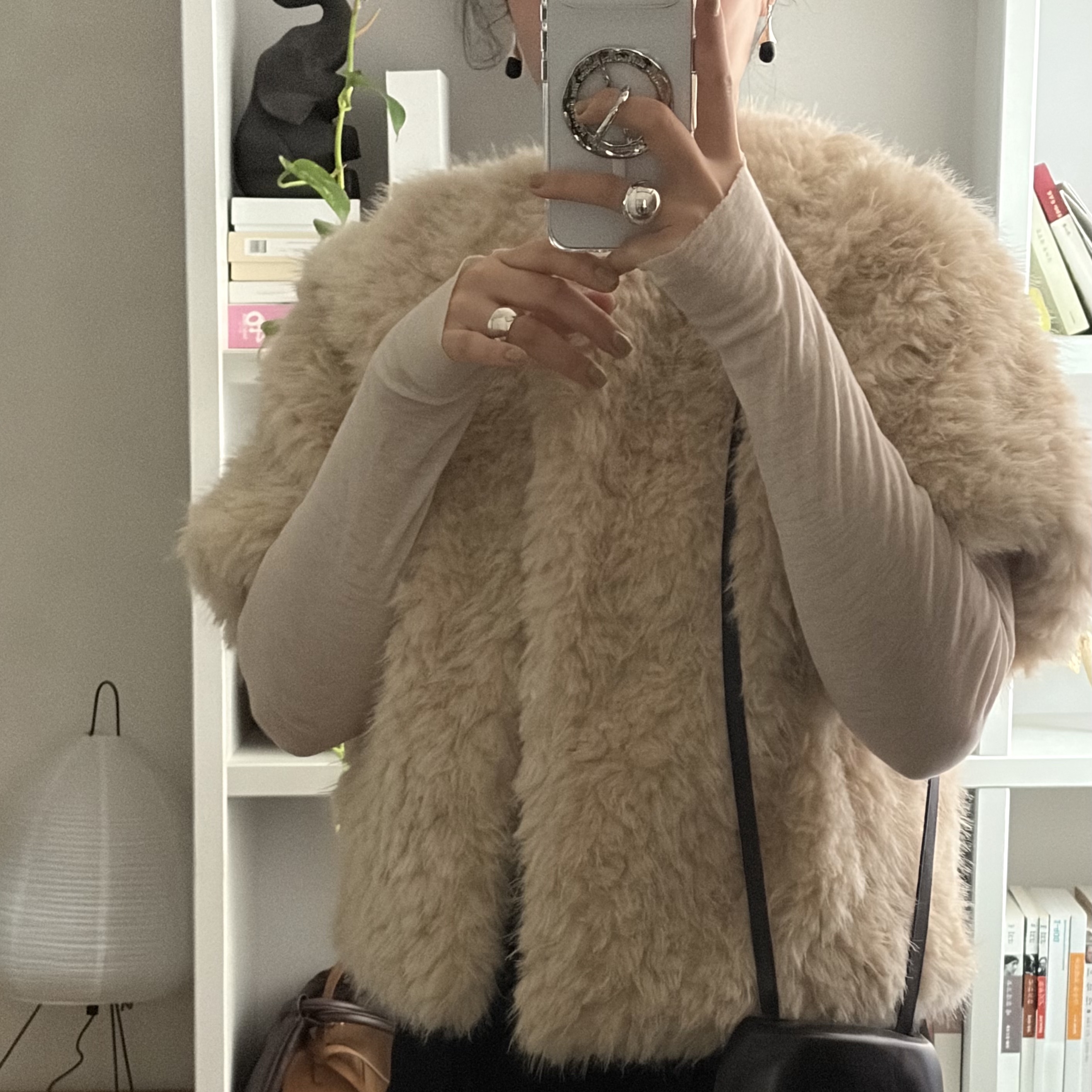 Aviemuah Ave Mac Phone Knob Rhodium, Byweekend Momo Ring Silver 착용 스타일 - 1