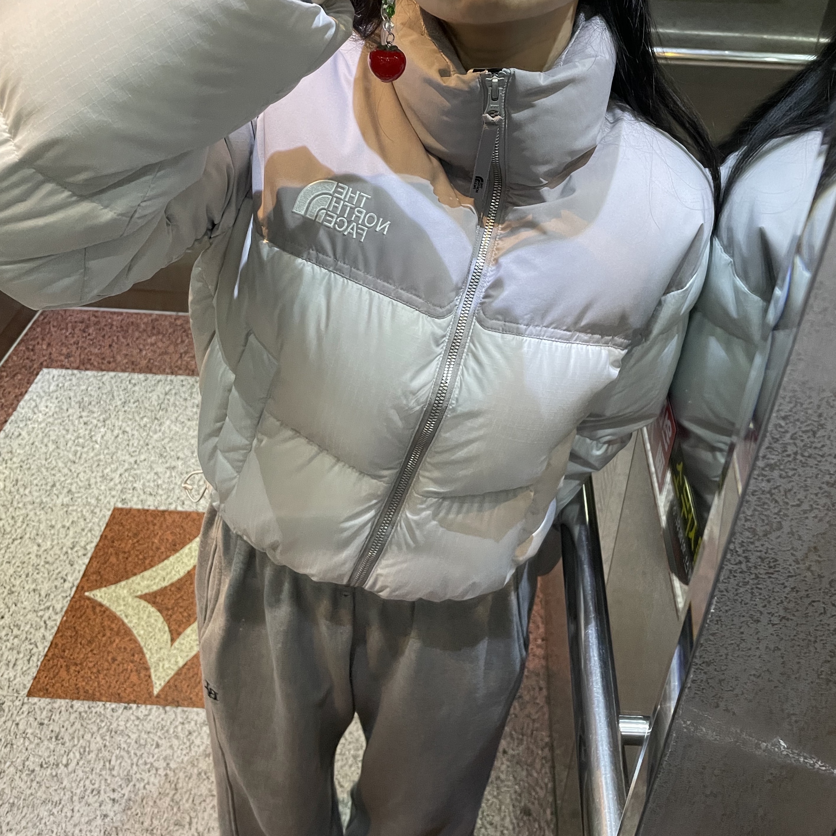(W) The North Face White Label Novelty Nuptse Down Jacket Ice Gray 착용 스타일