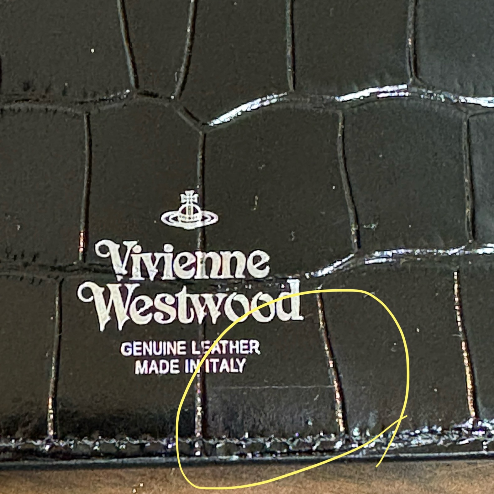 Vivienne Westwood Crocodile Card Holder Black 착용 스타일